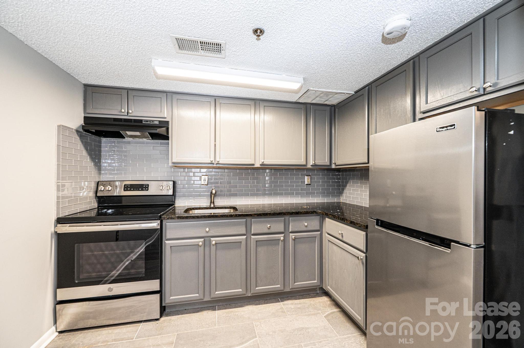 Apartment at 426 2nd Avenue SE, Hickory, photo 20 of 30