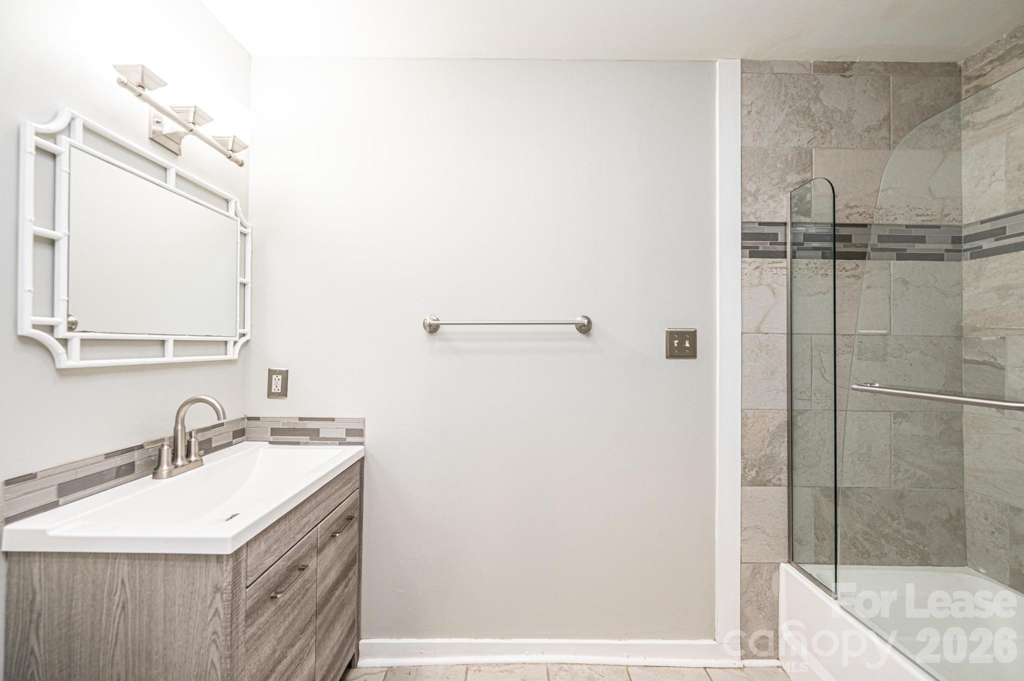 Apartment at 426 2nd Avenue SE, Hickory, photo 23 of 30