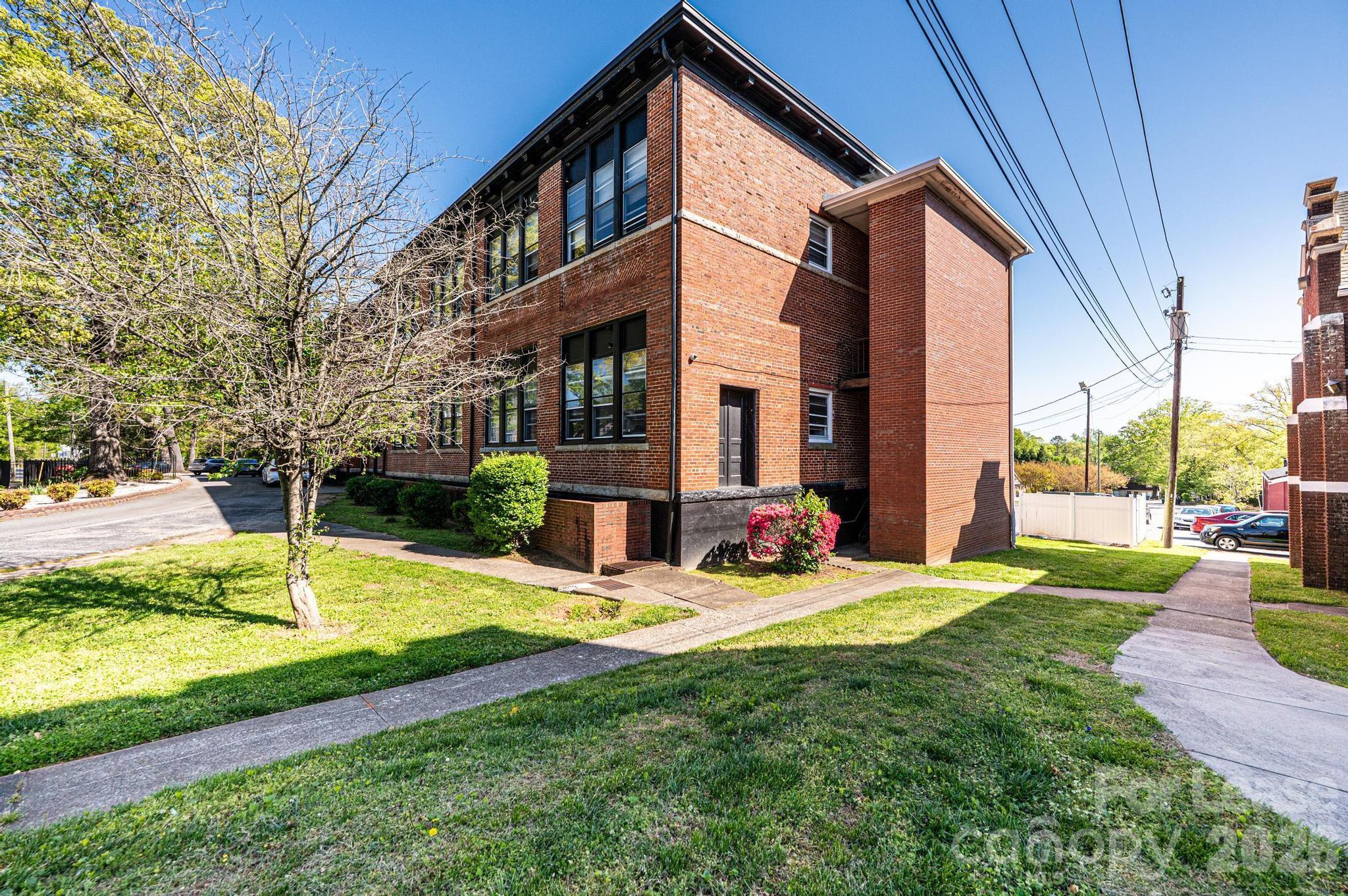 Apartment at 426 2nd Avenue SE, Hickory, photo 28 of 30