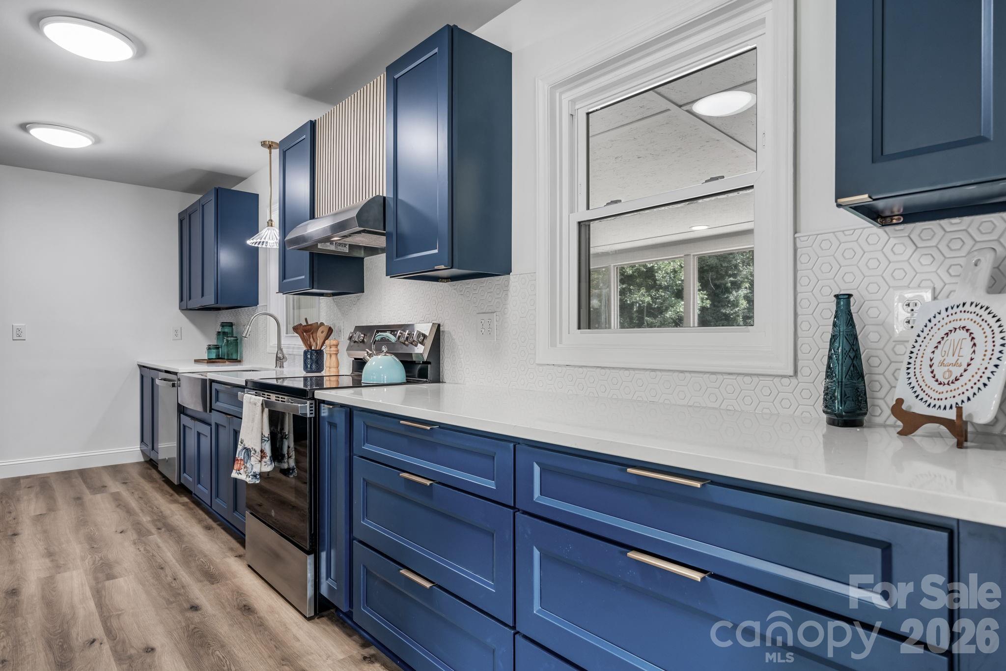 Single Family Residence at 2266 9th Avenue Drive NE, Hickory, photo 10 of 42