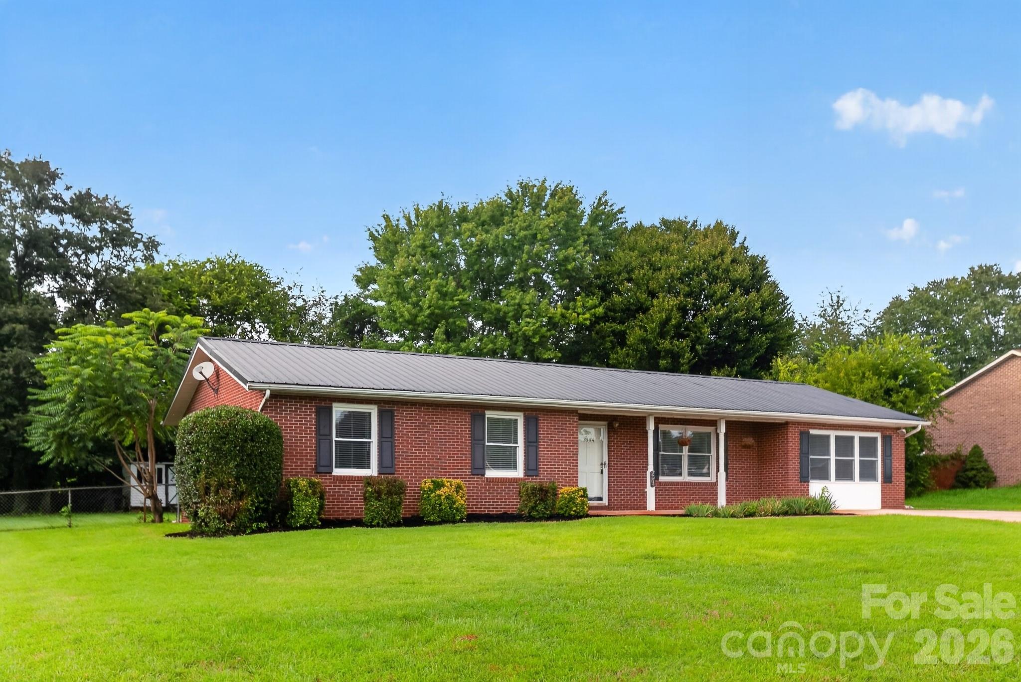 Single Family Residence at 2504 Ashford Drive, Newton, photo 3 of 24