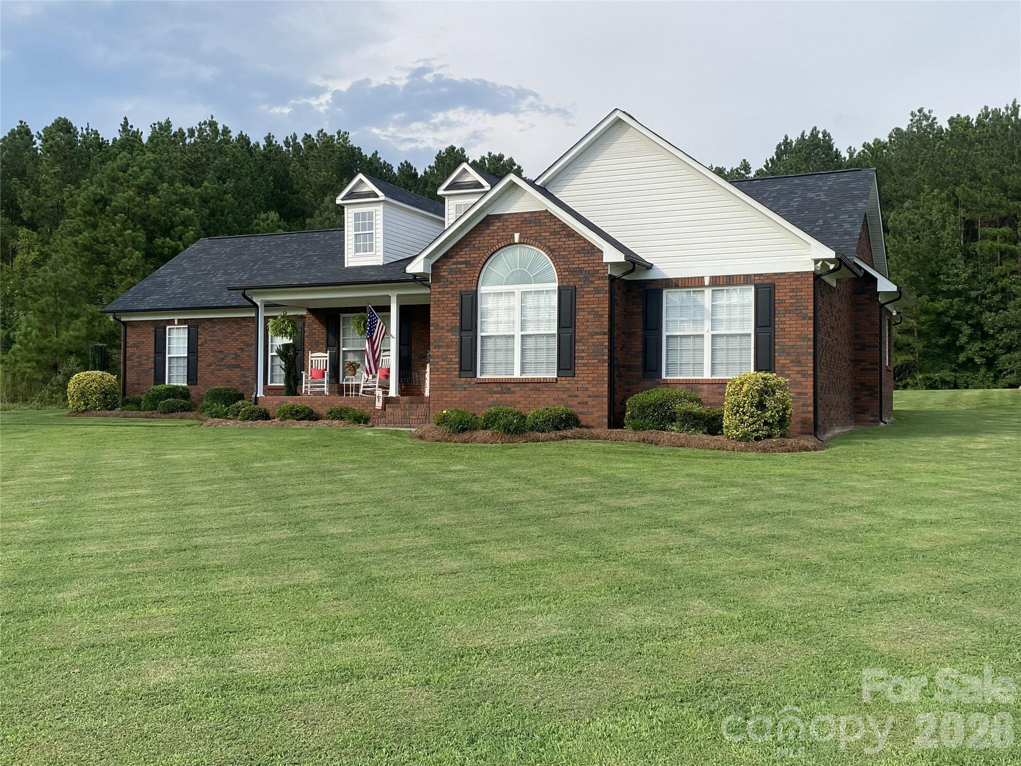 Single Family Residence at 6901 Potter Road S, Waxhaw, photo 2 of 47