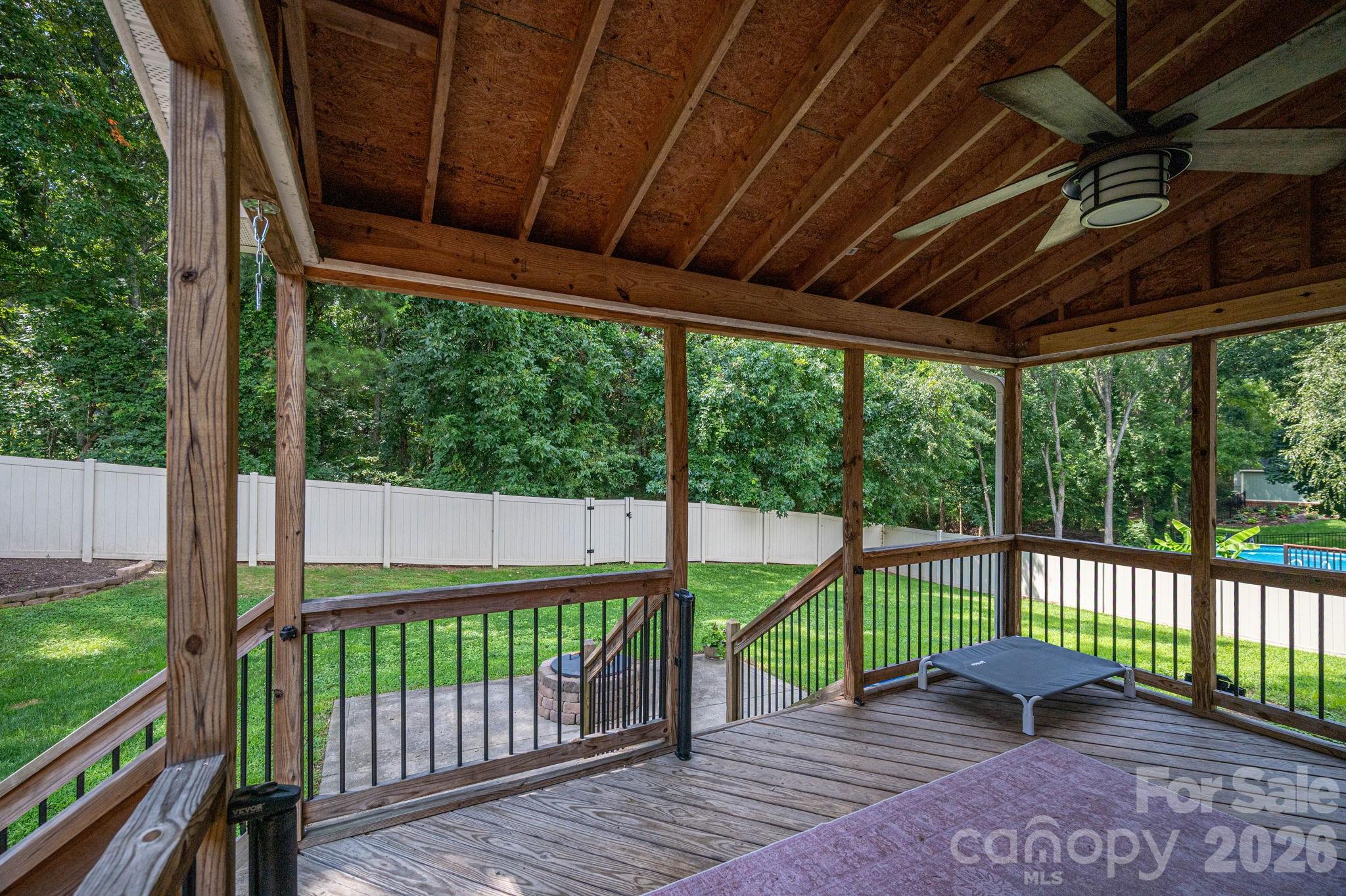 Single Family Residence at 908 Carole Summey Drive, Dallas, photo 4 of 47