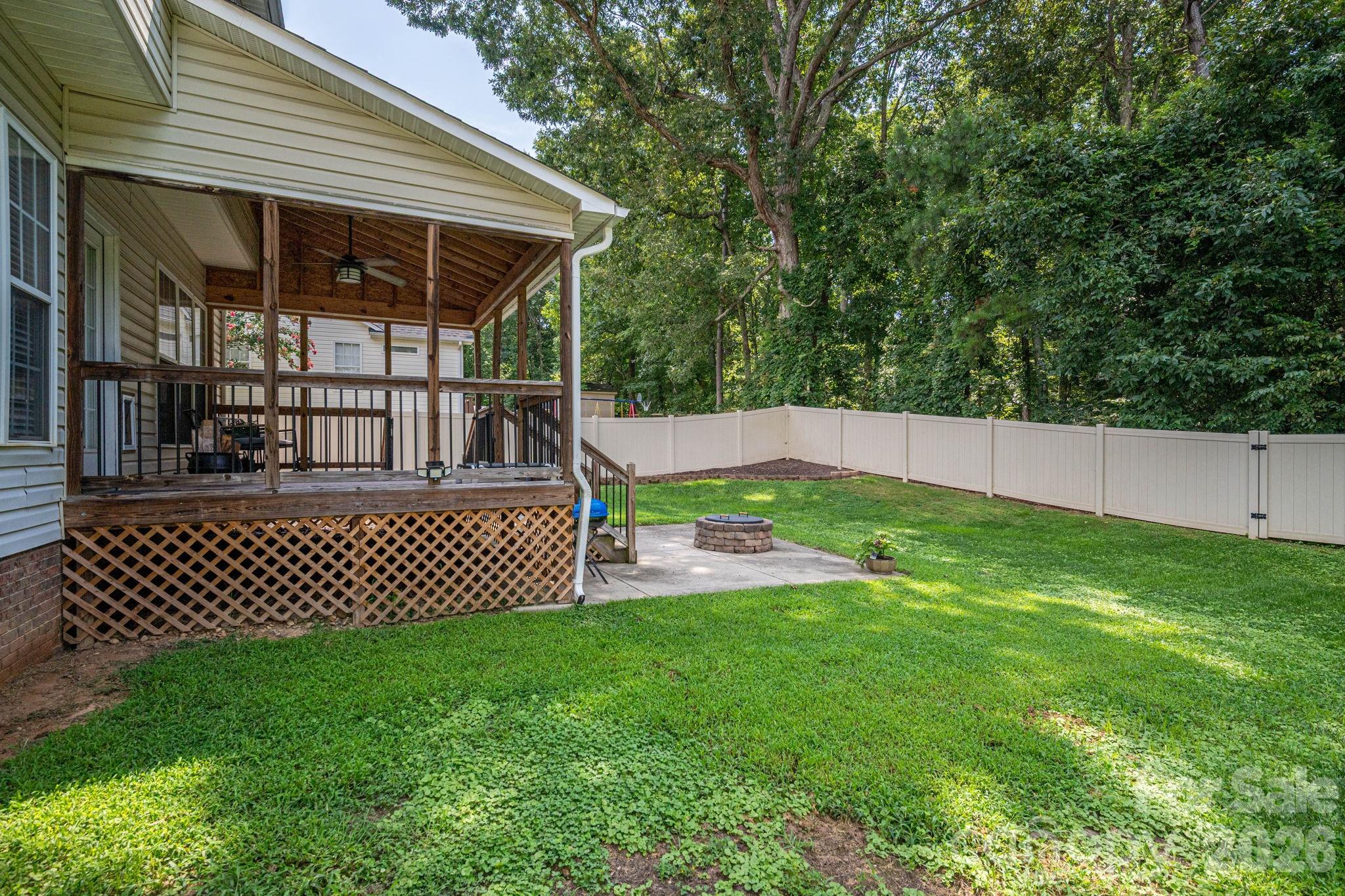 Single Family Residence at 908 Carole Summey Drive, Dallas, photo 7 of 47