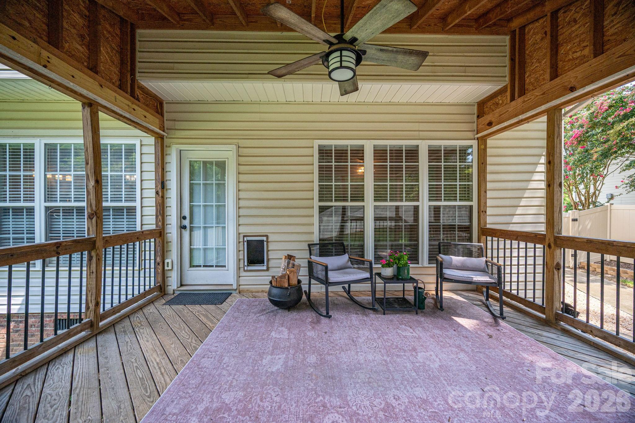 Single Family Residence at 908 Carole Summey Drive, Dallas, photo 12 of 47