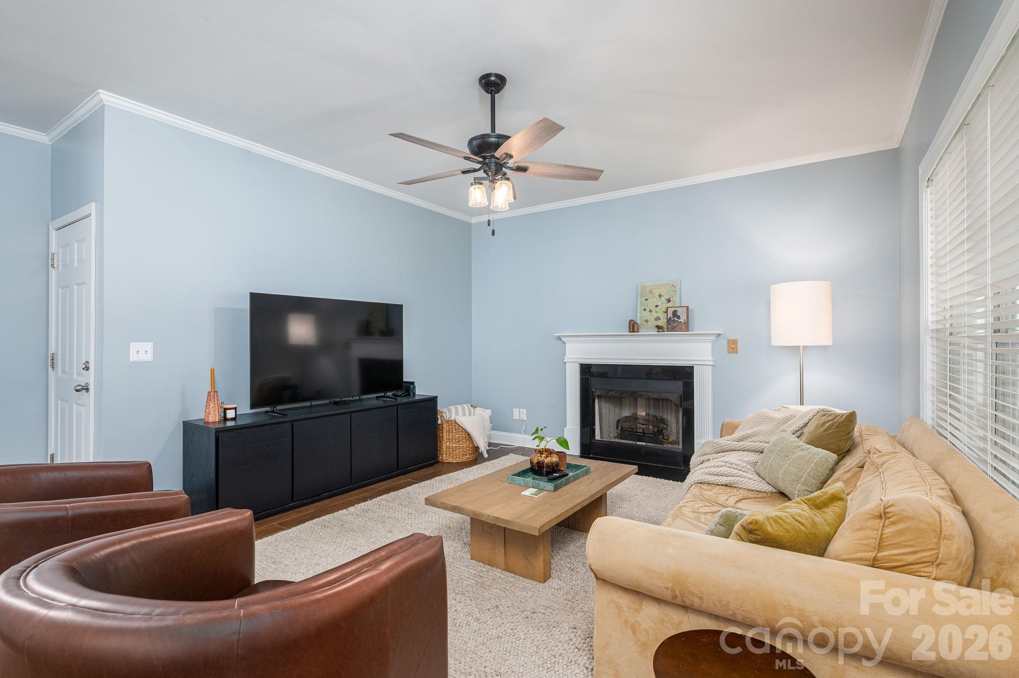 Single Family Residence at 908 Carole Summey Drive, Dallas, photo 17 of 47