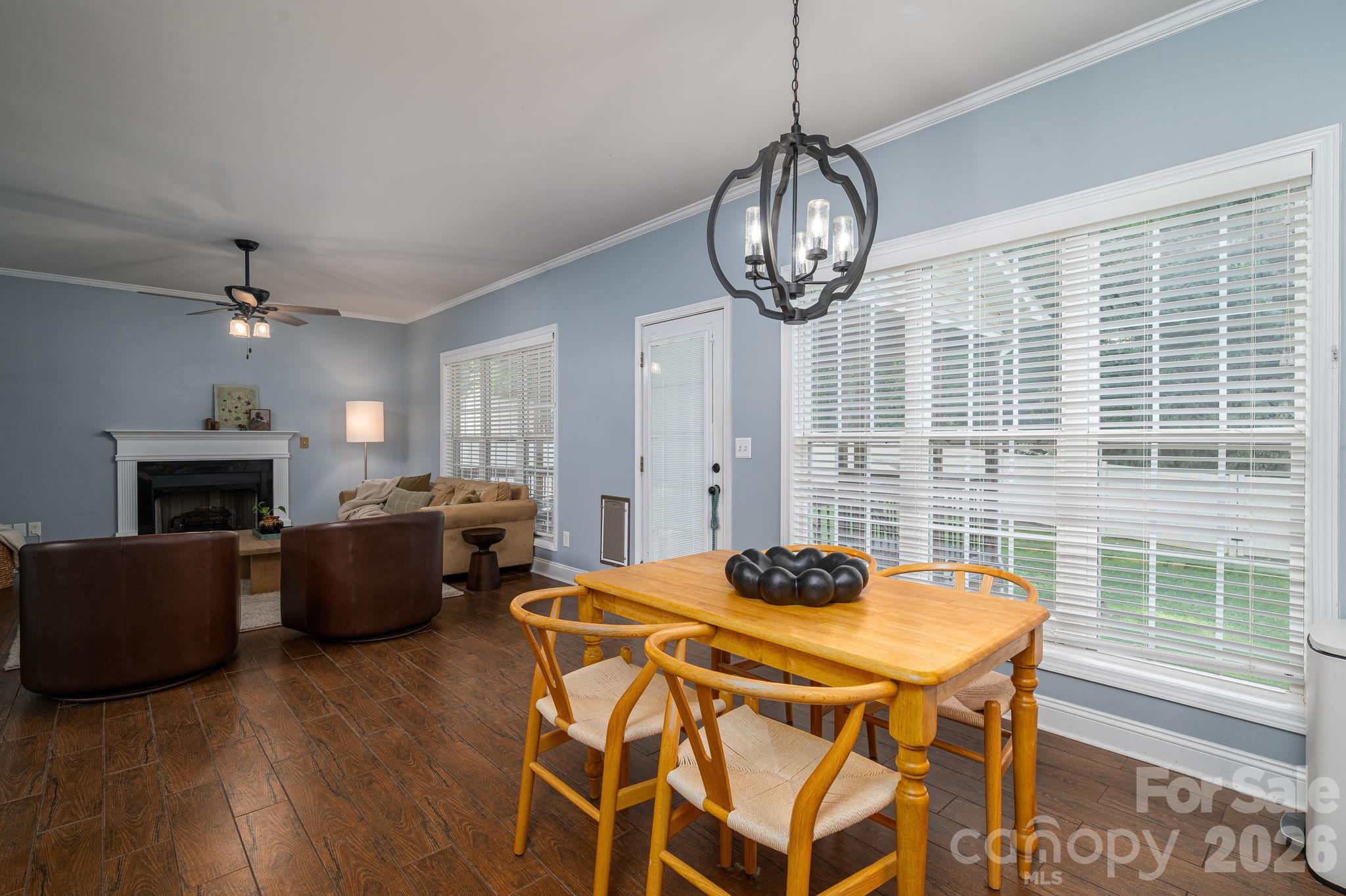 Single Family Residence at 908 Carole Summey Drive, Dallas, photo 20 of 47