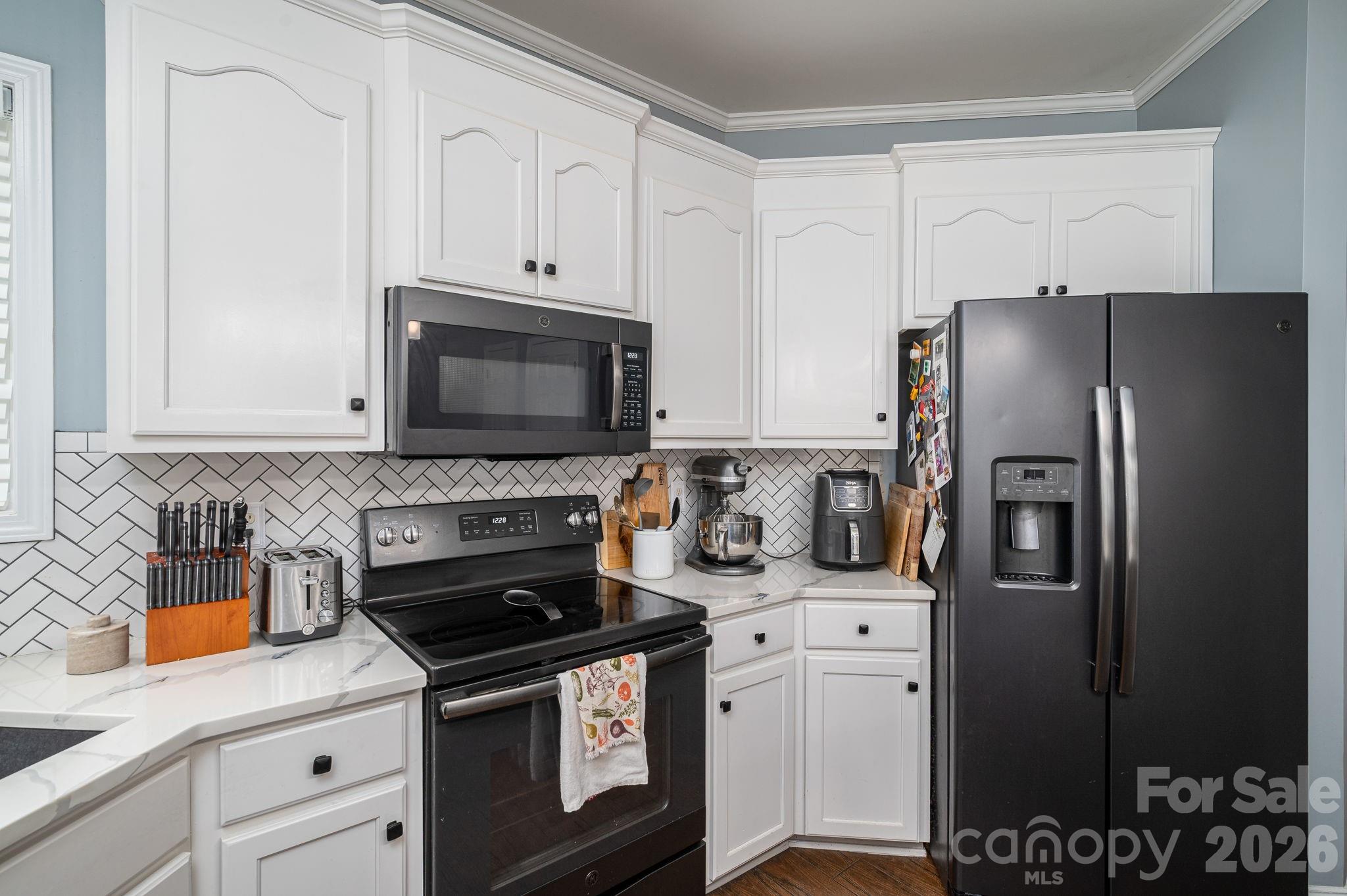 Single Family Residence at 908 Carole Summey Drive, Dallas, photo 22 of 47