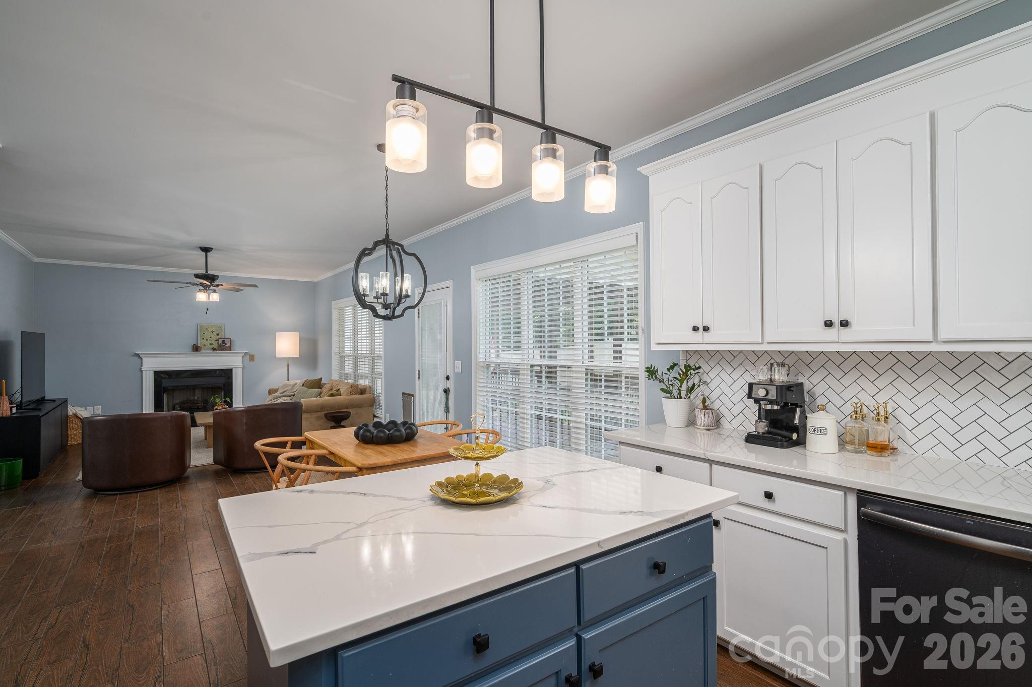 Single Family Residence at 908 Carole Summey Drive, Dallas, photo 23 of 47