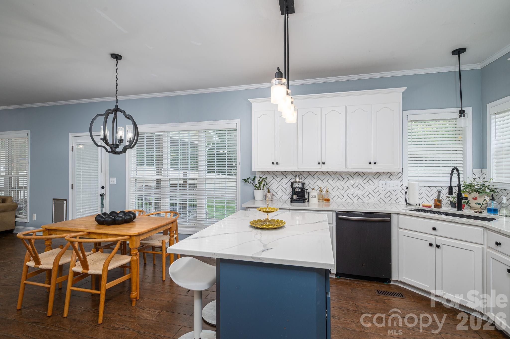 Single Family Residence at 908 Carole Summey Drive, Dallas, photo 25 of 47
