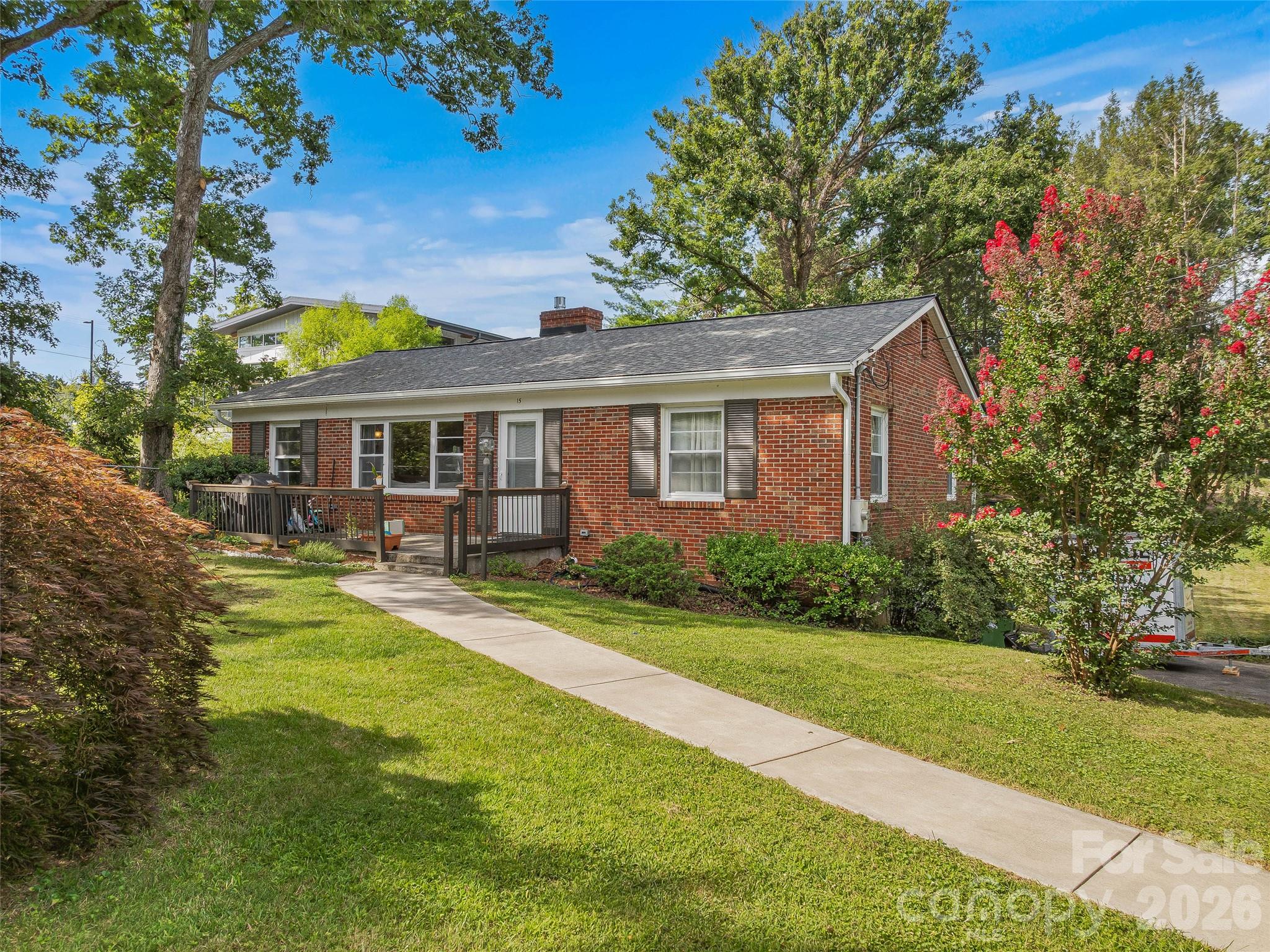 Single Family Residence at 15 Lynnstone Court, Asheville, photo 2 of 35