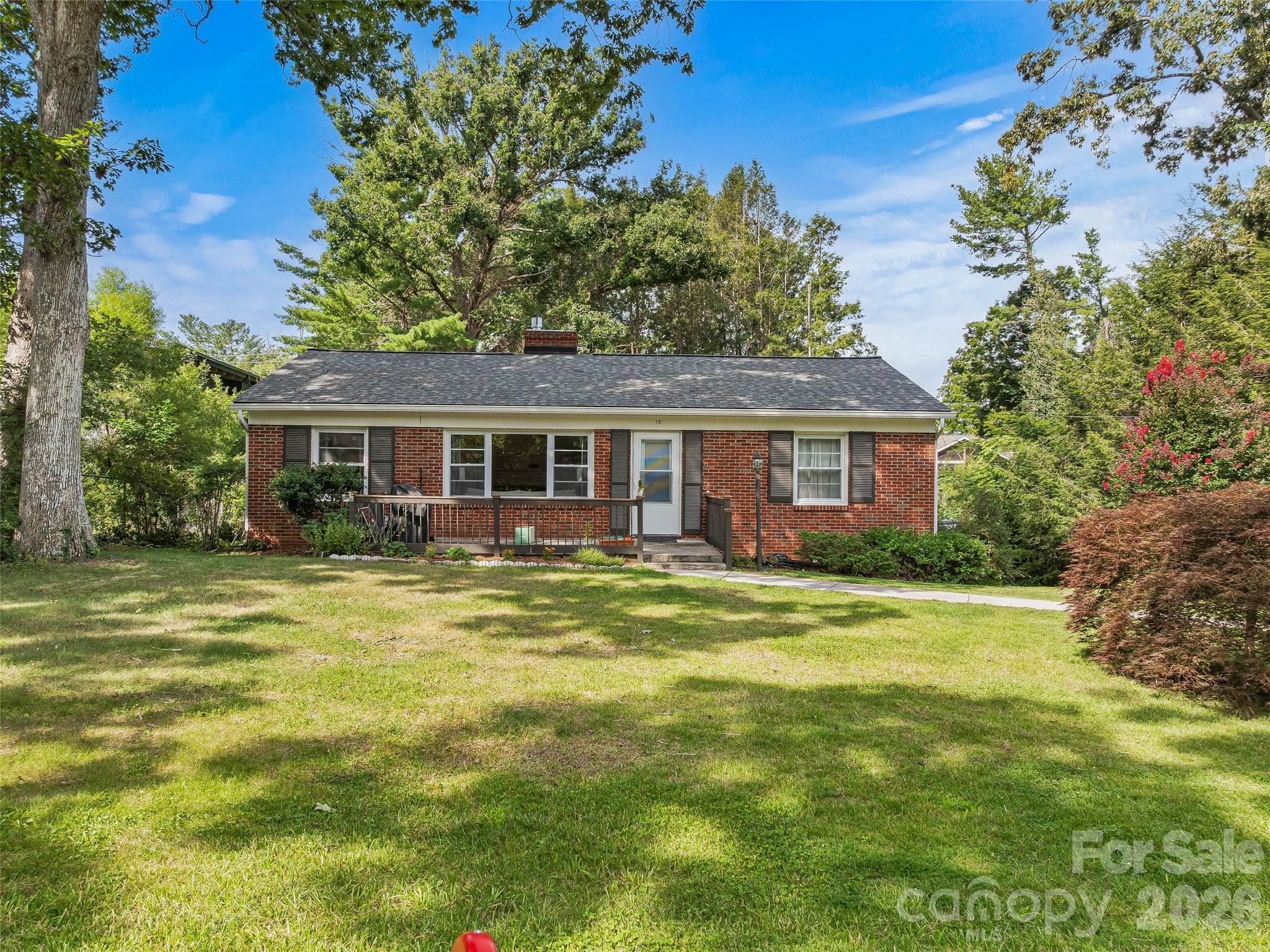Single Family Residence at 15 Lynnstone Court, Asheville, photo 3 of 35