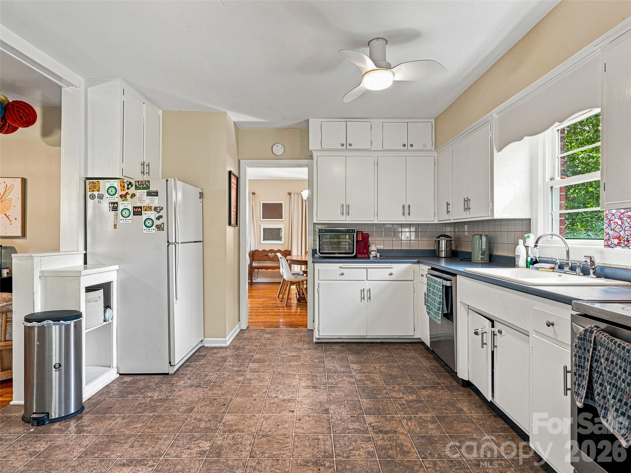 Single Family Residence at 15 Lynnstone Court, Asheville, photo 10 of 35
