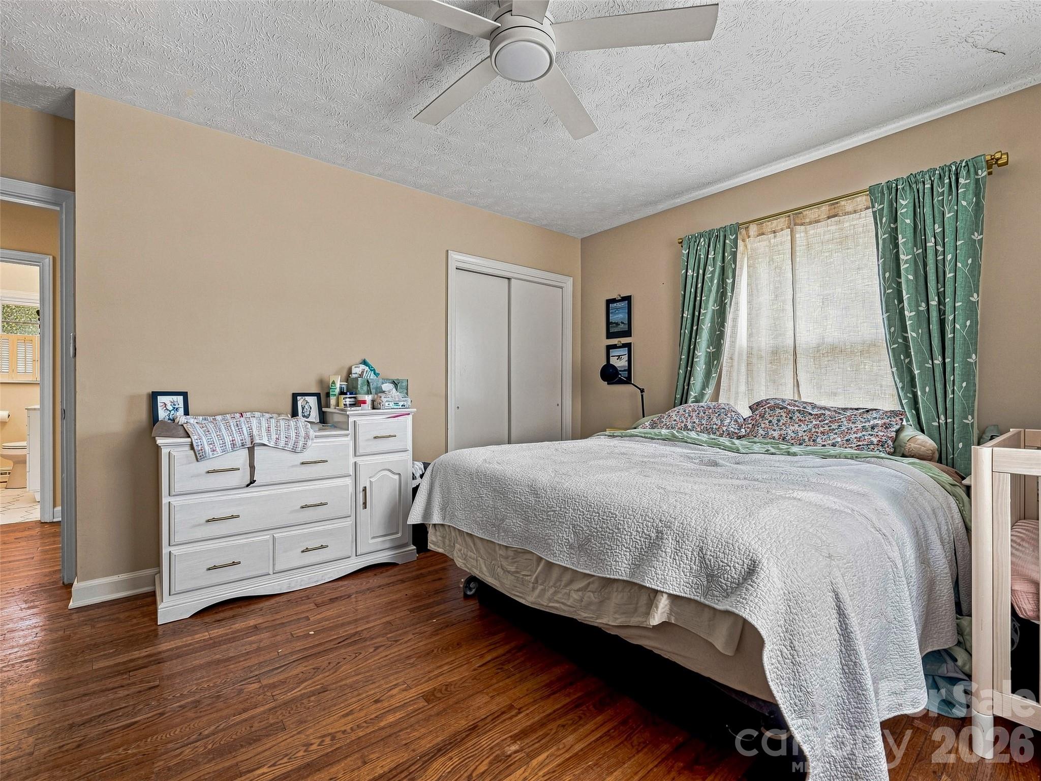 Single Family Residence at 15 Lynnstone Court, Asheville, photo 15 of 35
