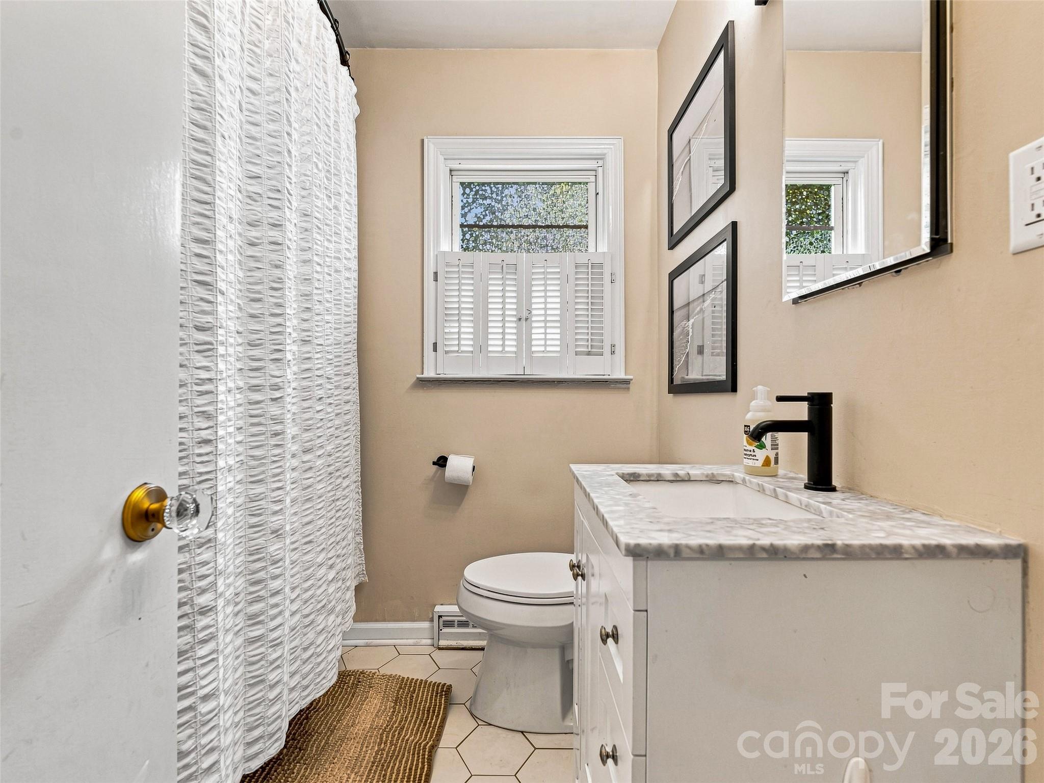Single Family Residence at 15 Lynnstone Court, Asheville, photo 16 of 35