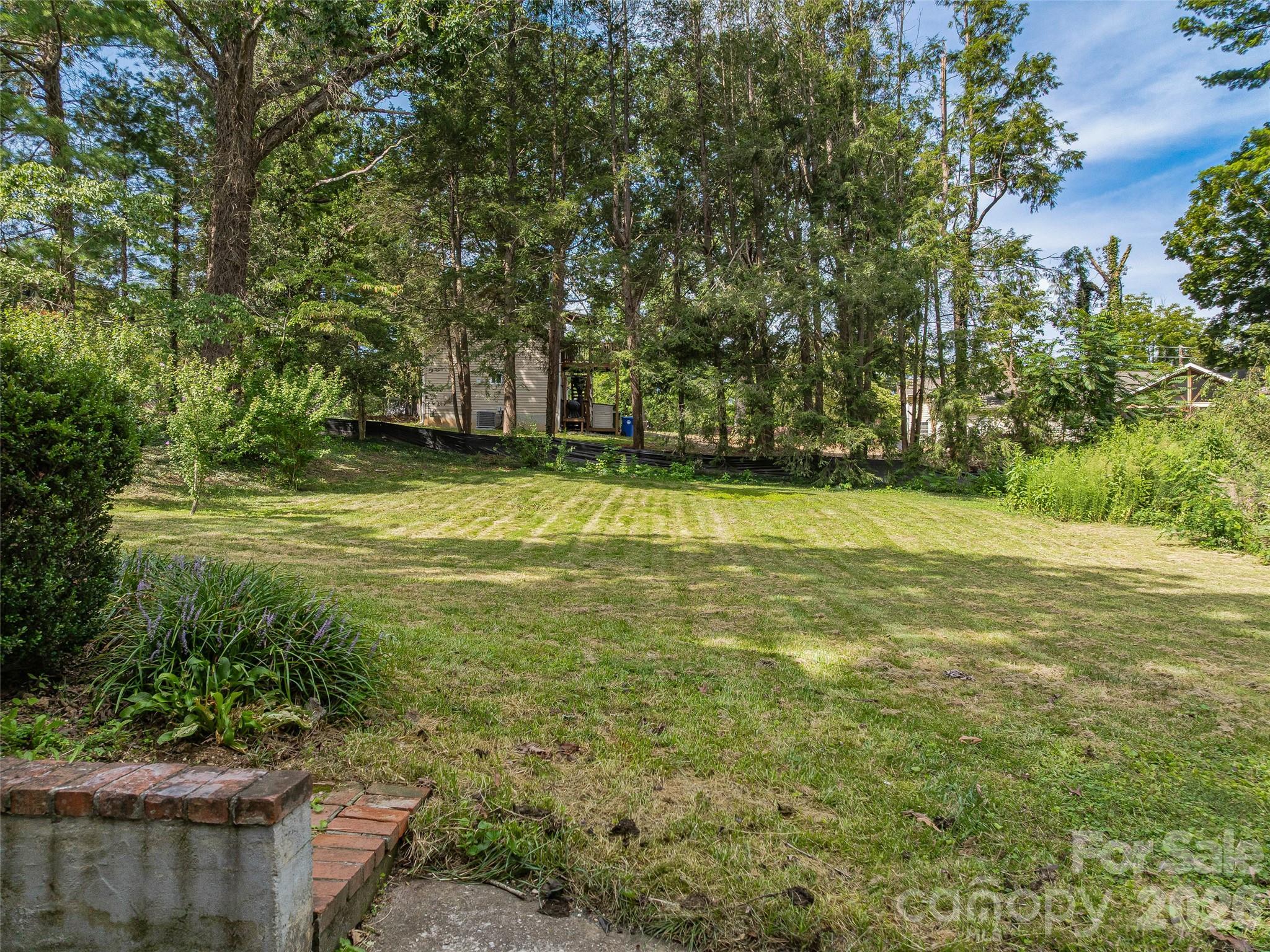 Single Family Residence at 15 Lynnstone Court, Asheville, photo 27 of 35