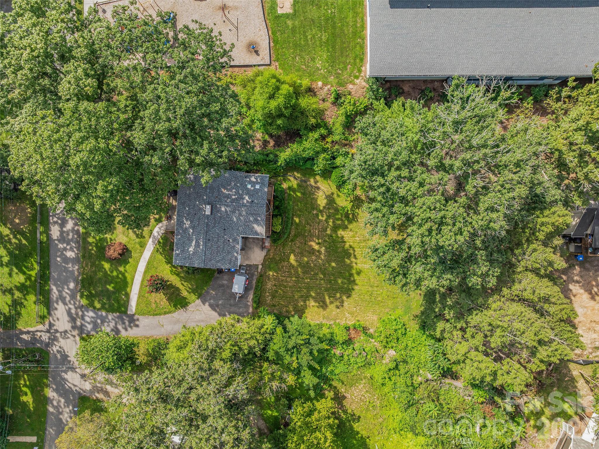 Single Family Residence at 15 Lynnstone Court, Asheville, photo 31 of 35