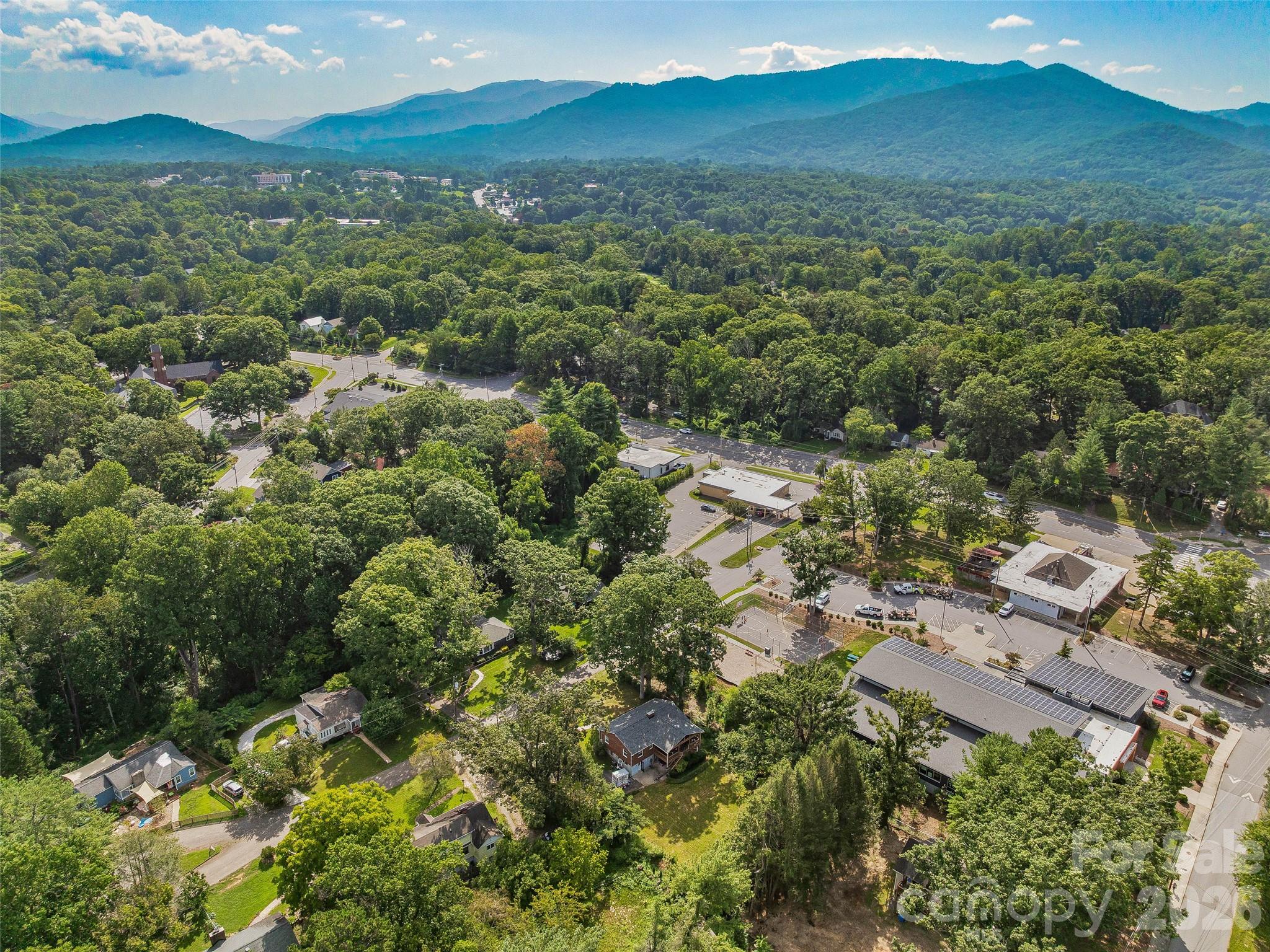 Single Family Residence at 15 Lynnstone Court, Asheville, photo 34 of 35