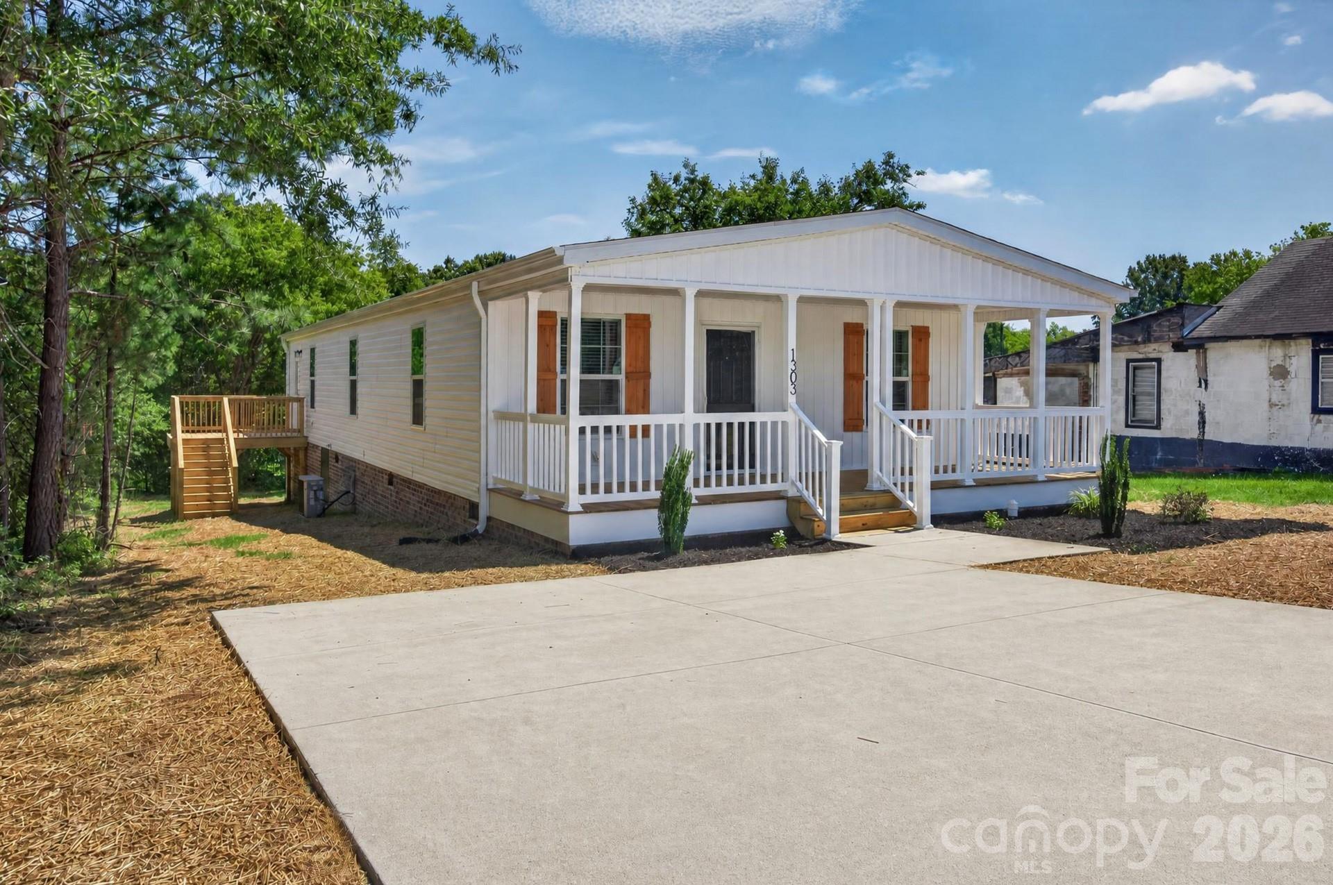 Single Family Residence at 1303 Elrado Street, Burlington, photo 2 of 38