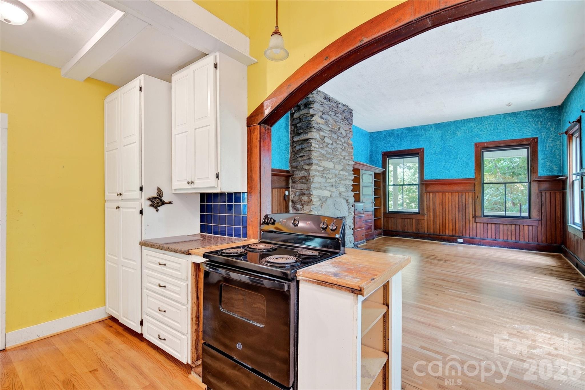 Single Family Residence at 22 Woodbend Lane, Black Mountain, photo 15 of 48