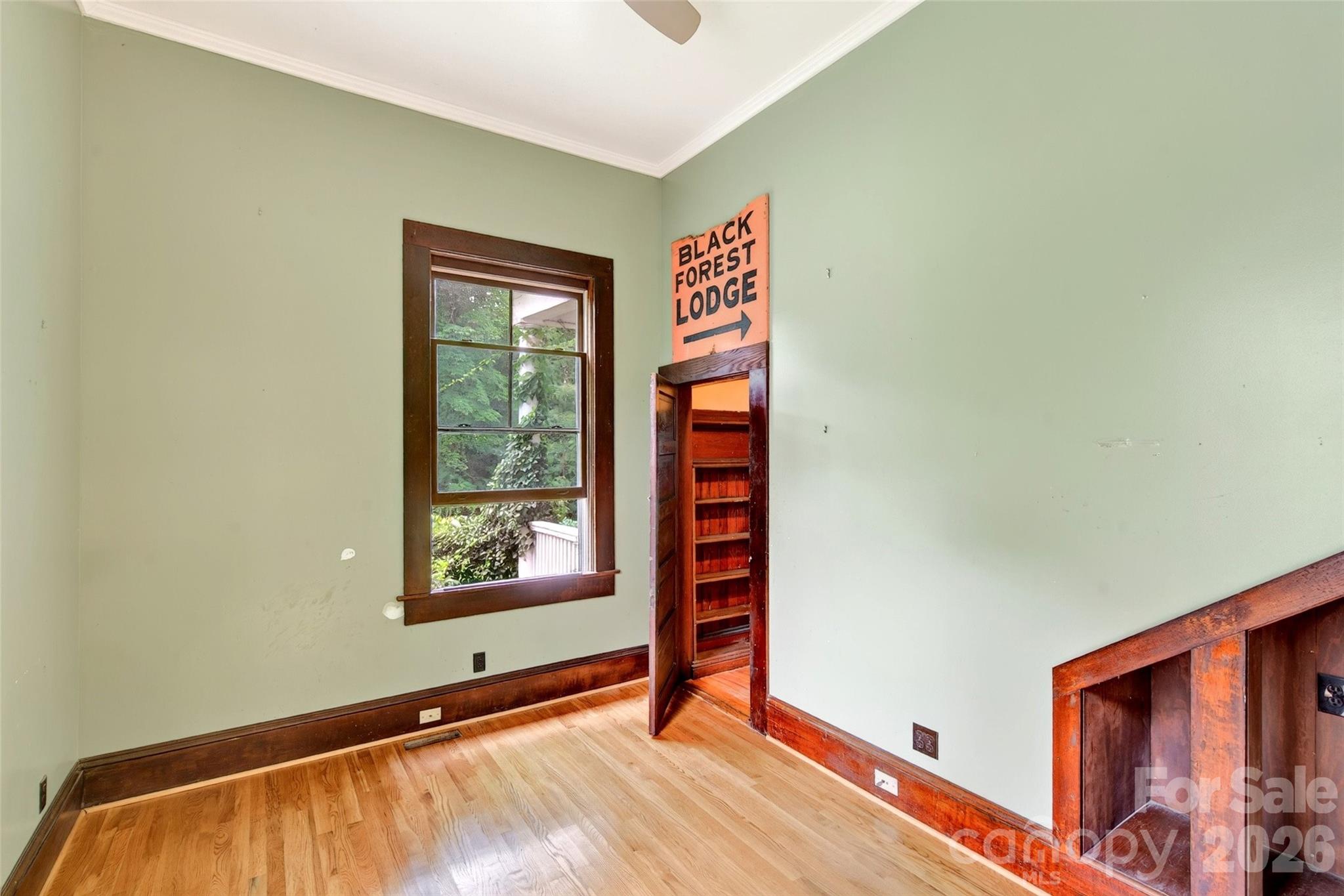 Single Family Residence at 22 Woodbend Lane, Black Mountain, photo 17 of 48