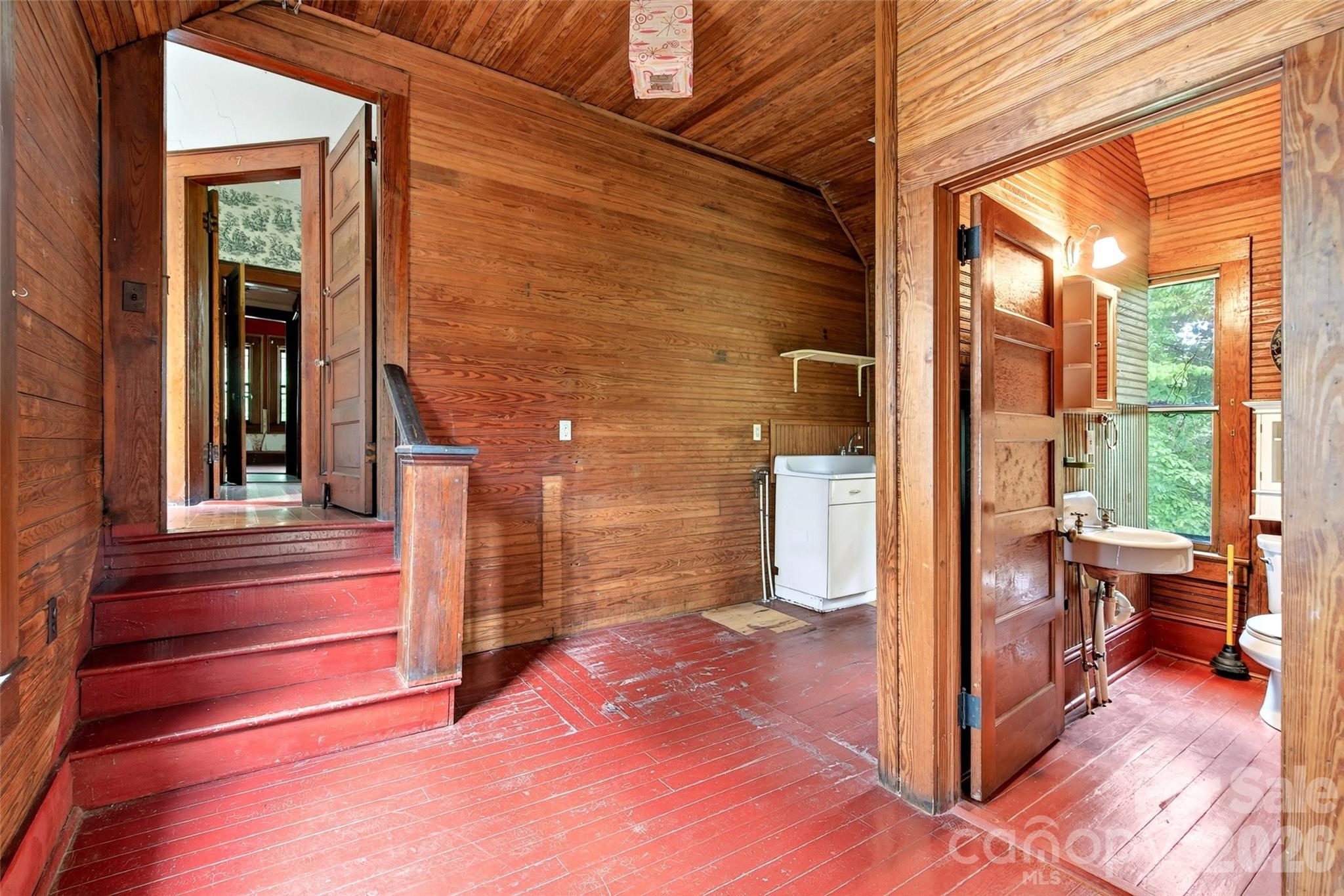 Single Family Residence at 22 Woodbend Lane, Black Mountain, photo 31 of 48