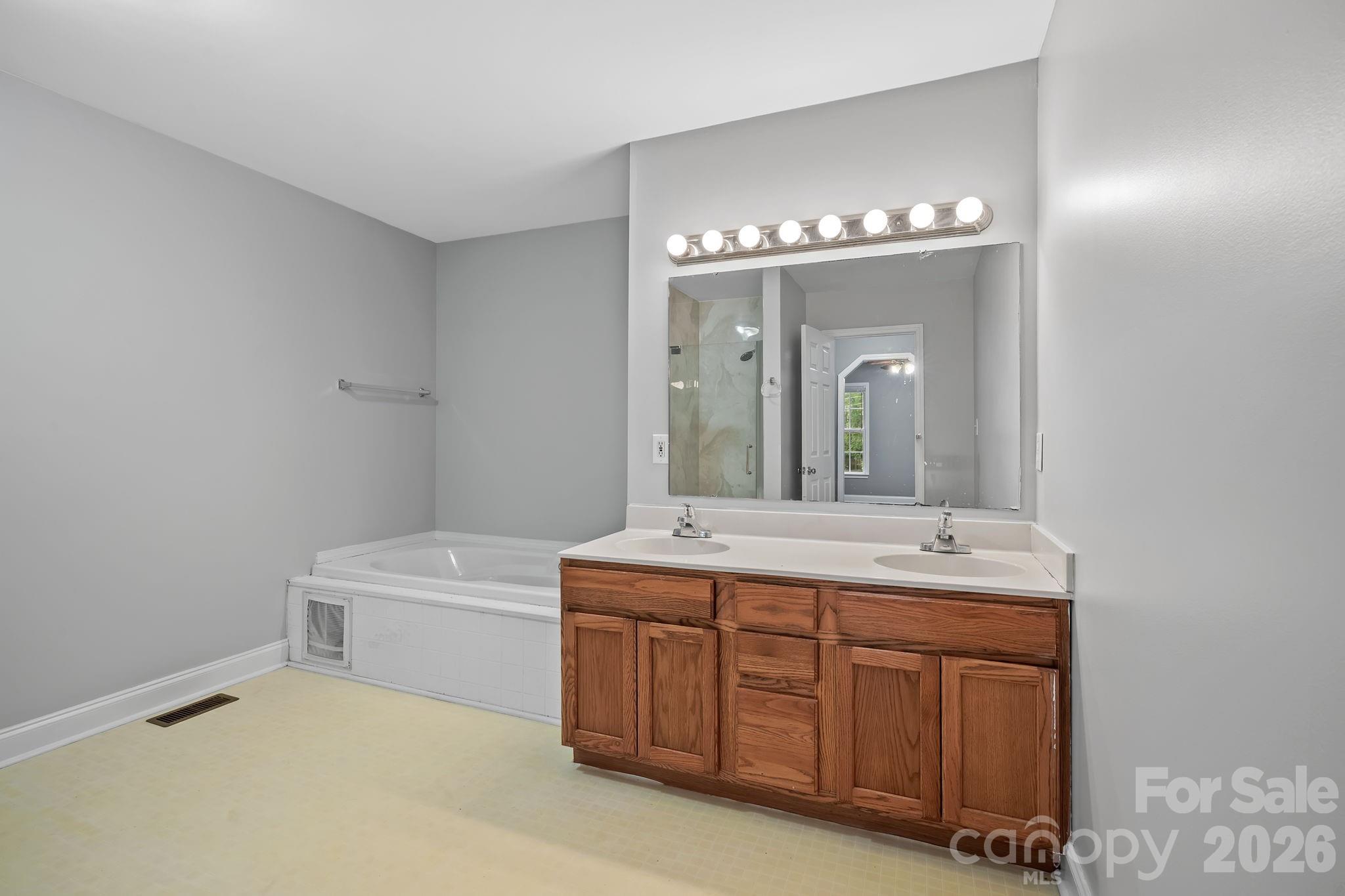 Single Family Residence at 30 Collenwood Road, Arden, photo 14 of 27
