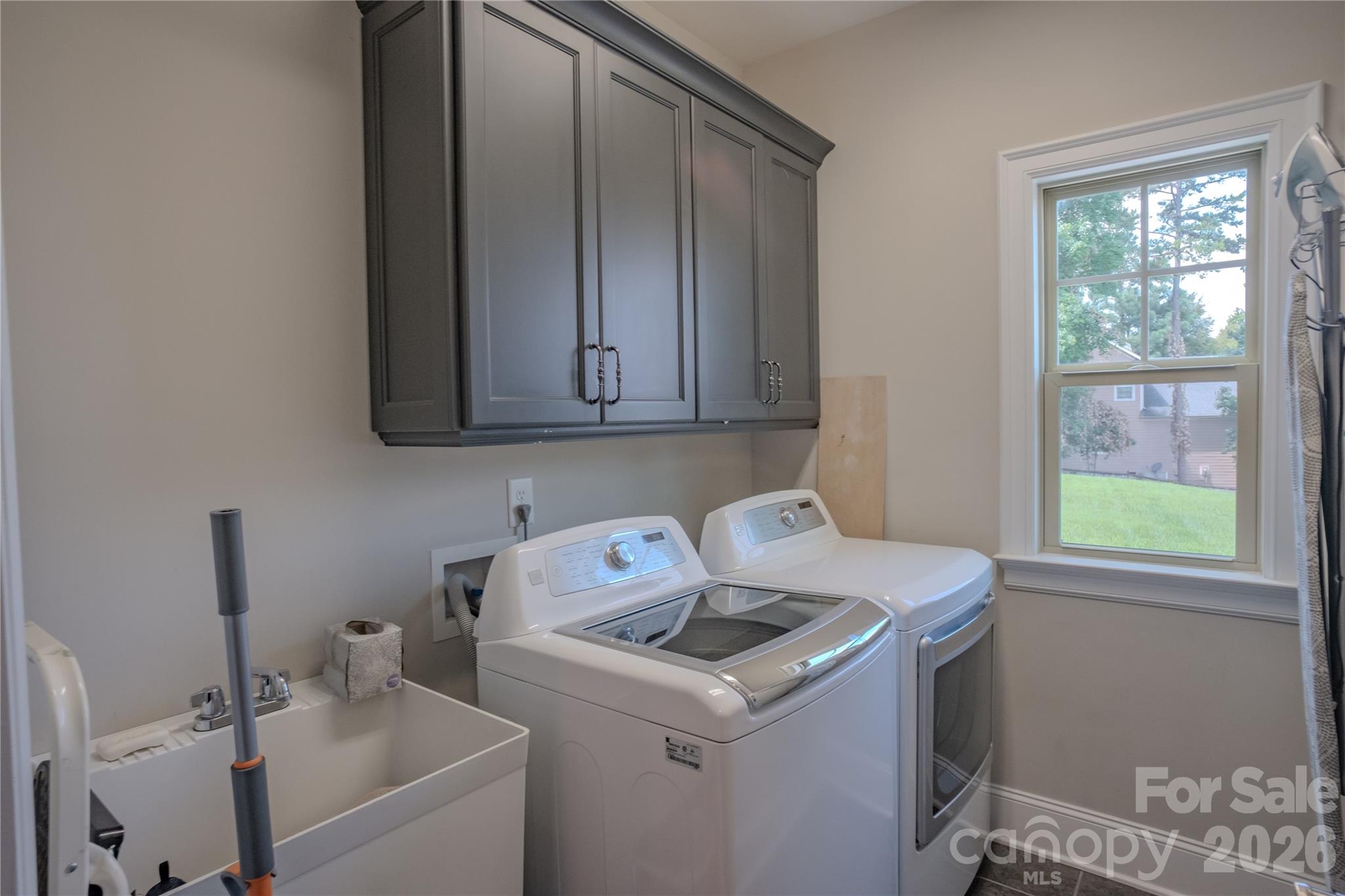 Laundry on Main - 188 Wilson Lake Road, Mooresville