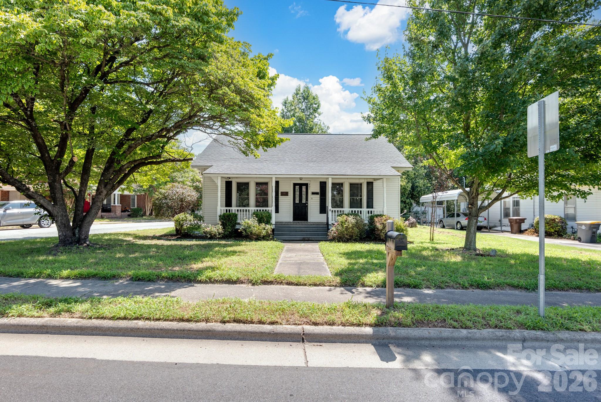Single Family Residence at 401 S Ridge Avenue, Kannapolis, photo 4 of 36