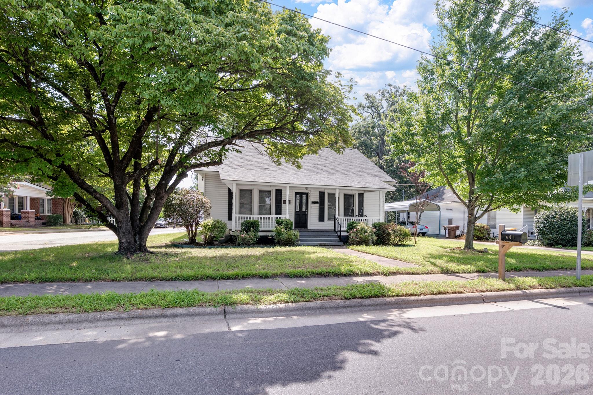 Single Family Residence at 401 S Ridge Avenue, Kannapolis, photo 5 of 36