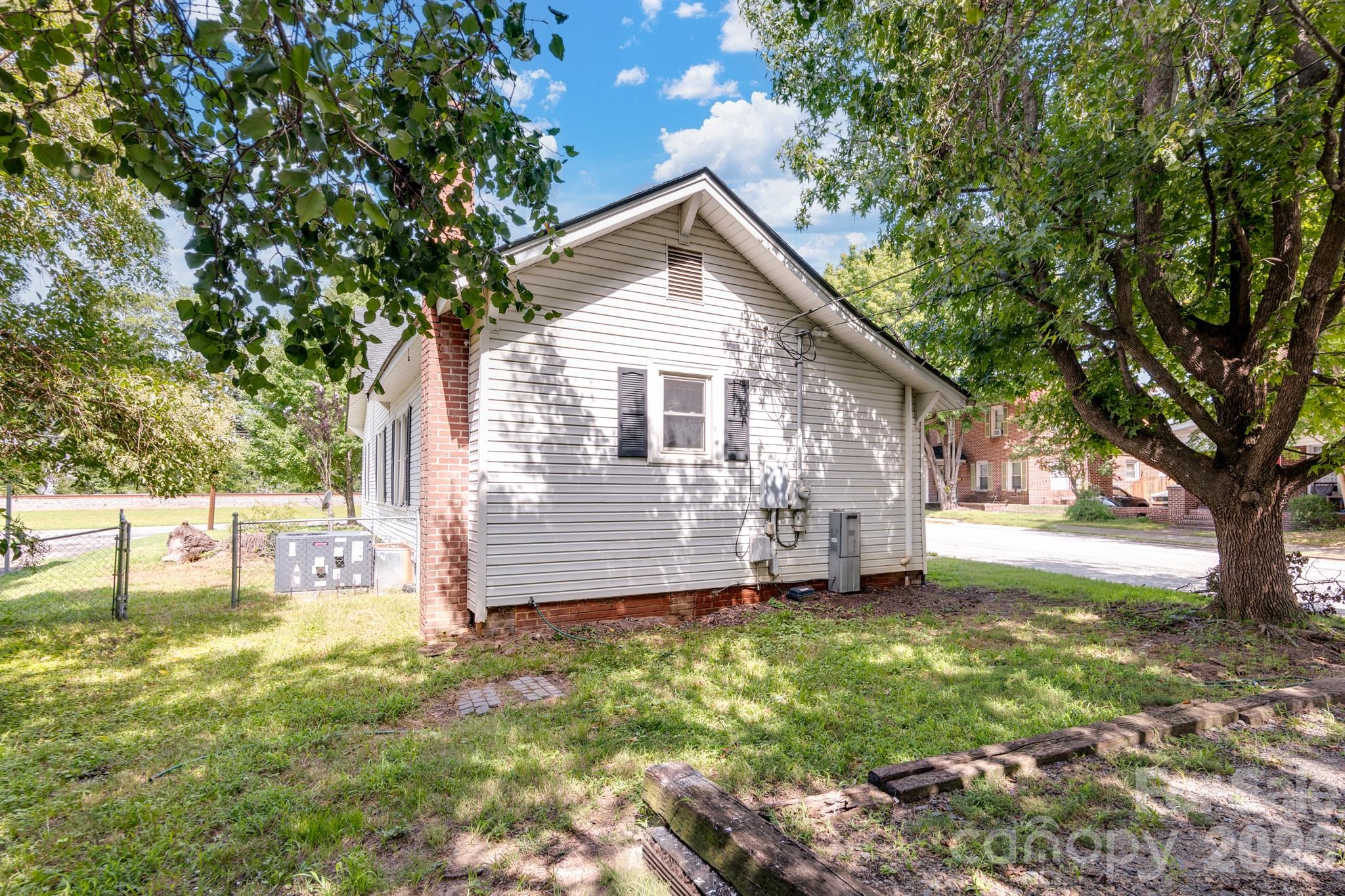 Single Family Residence at 401 S Ridge Avenue, Kannapolis, photo 27 of 36