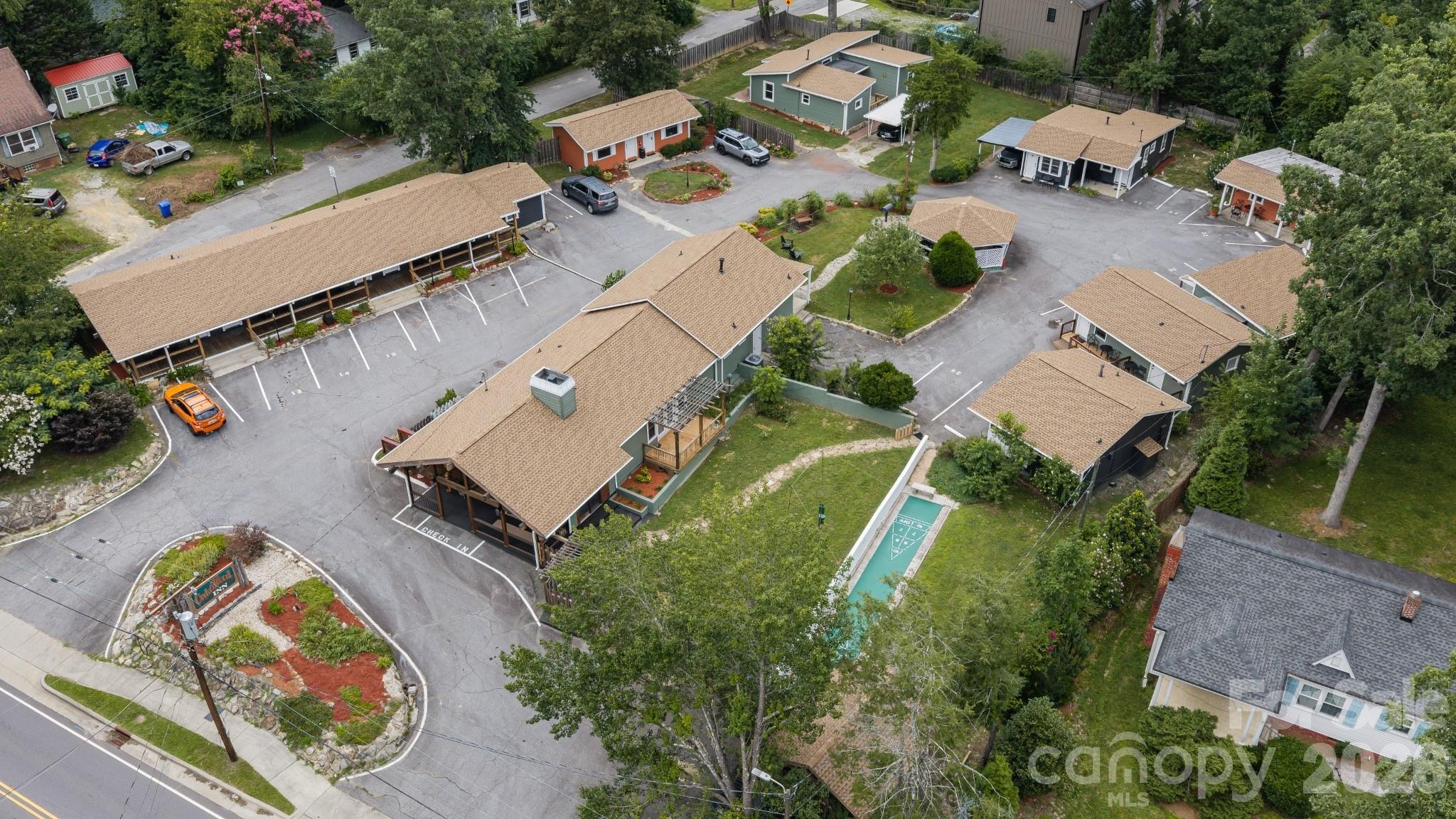 Hotel/Motel at 1510 Greenville Highway, Hendersonville, photo 7 of 44