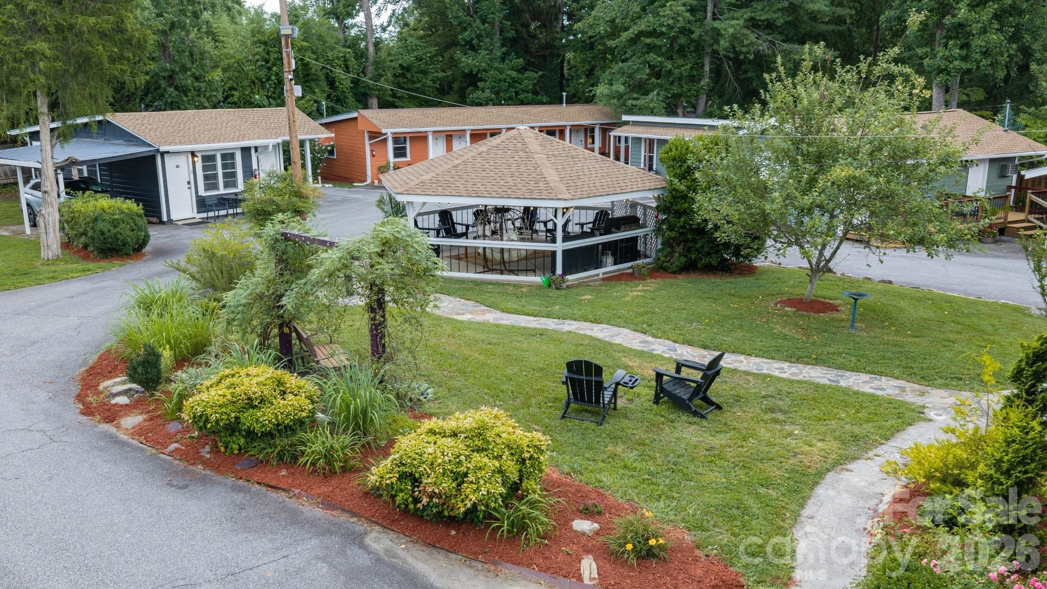 Hotel/Motel at 1510 Greenville Highway, Hendersonville, photo 14 of 44