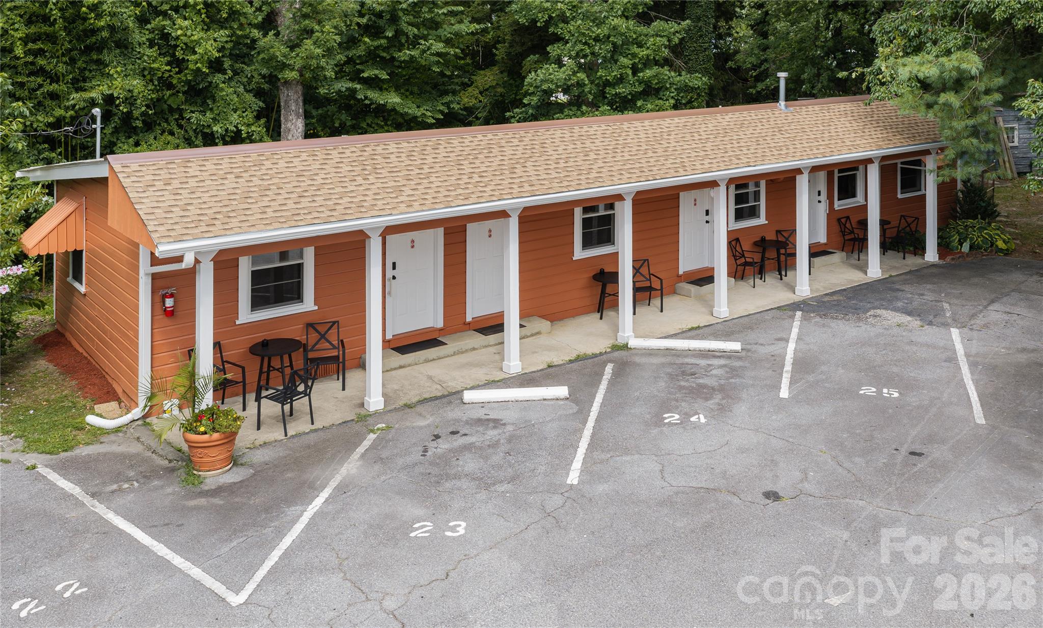 Units 22-25 - 1510 Greenville Highway, Hendersonville
