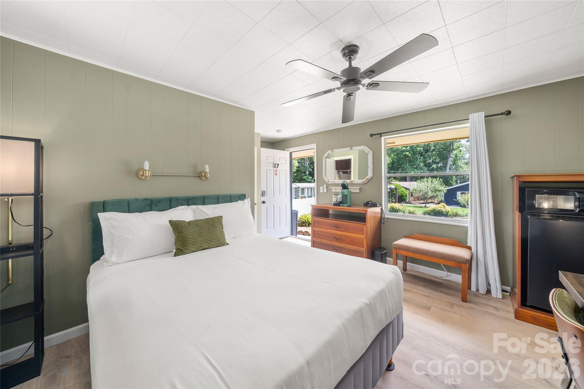 Unit 17 - 1510 Greenville Highway, Hendersonville