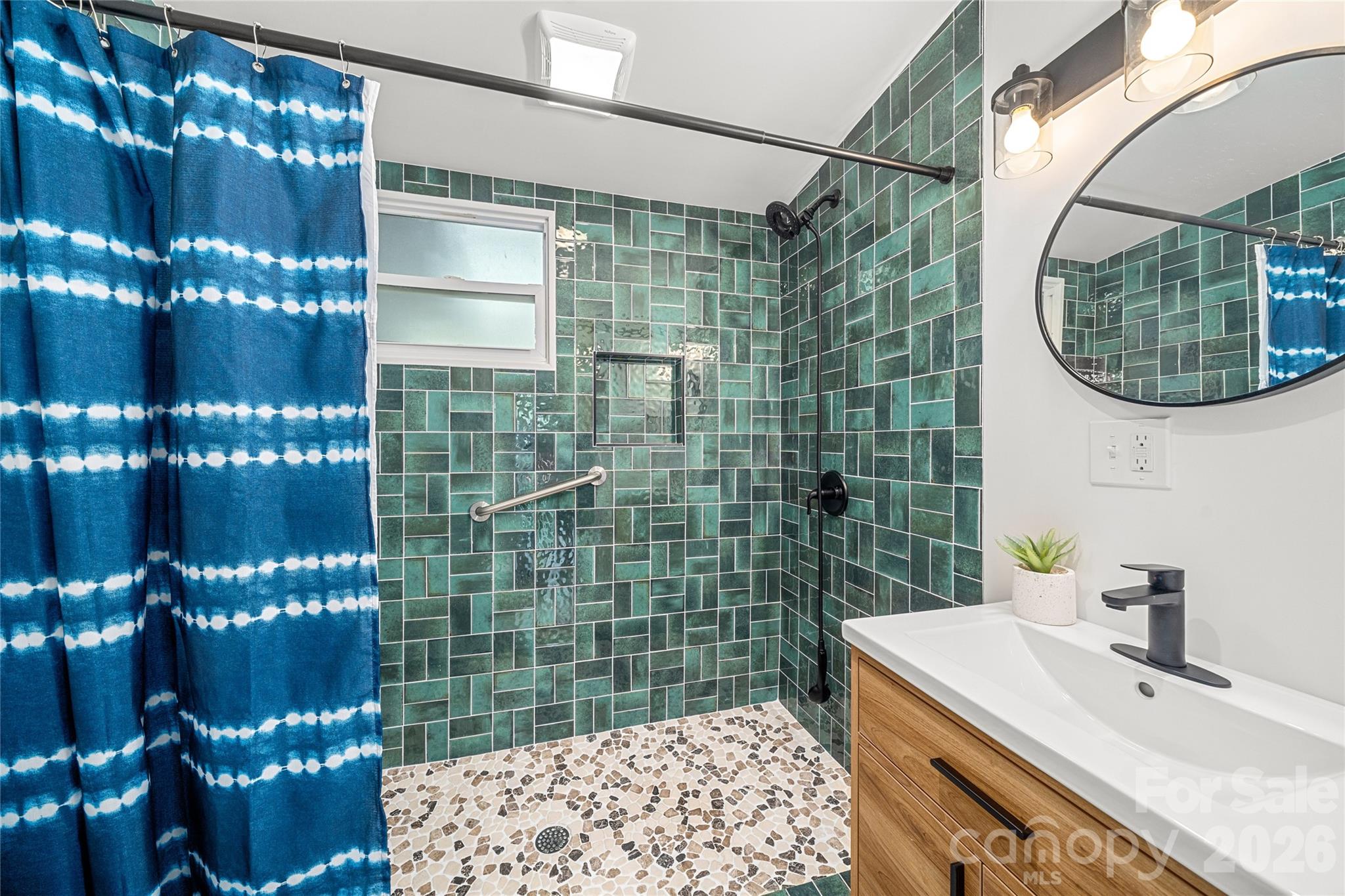 Unit 25 Bathroom - 1510 Greenville Highway, Hendersonville