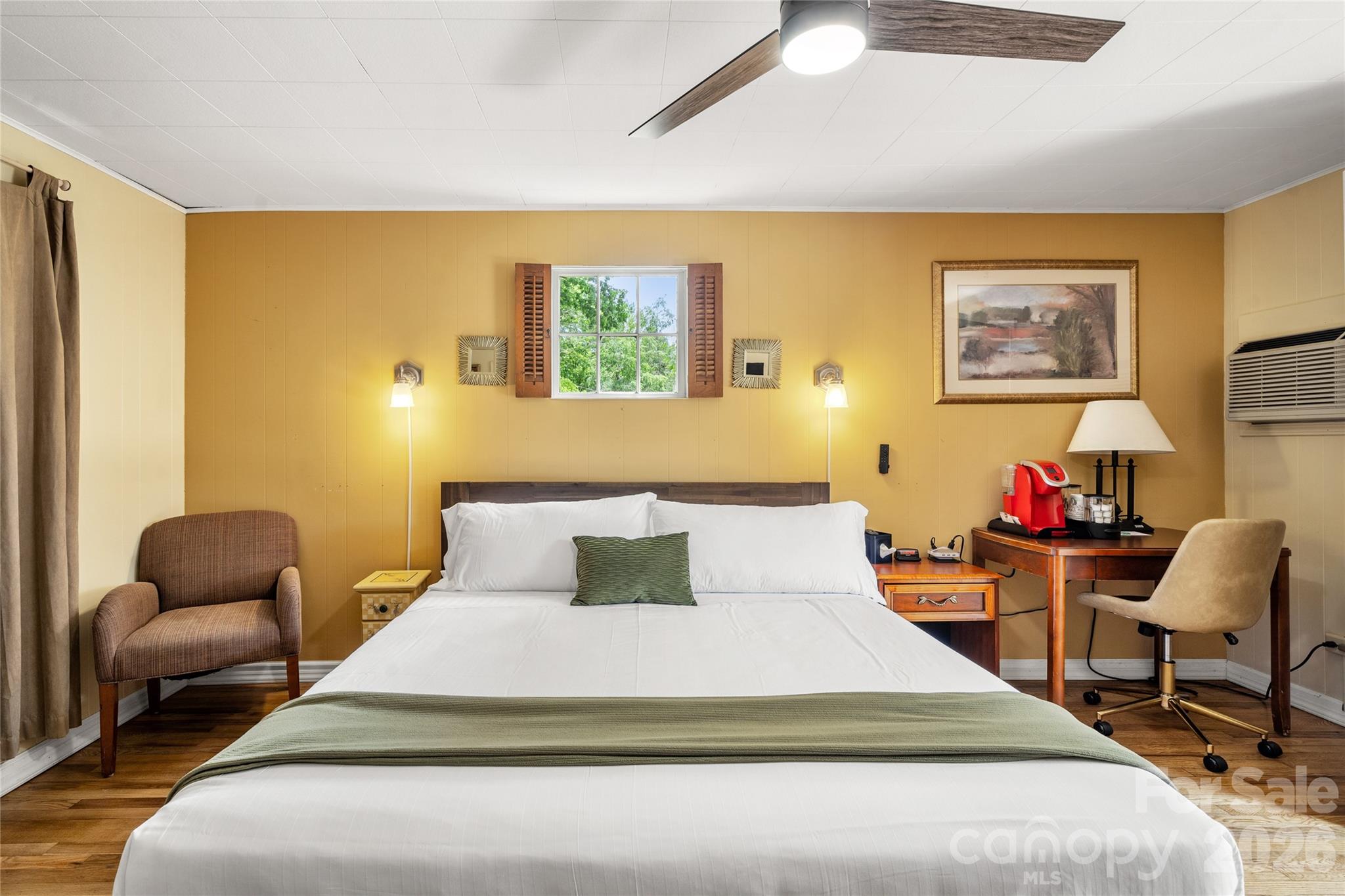 Unit 30 Cottage - 1510 Greenville Highway, Hendersonville