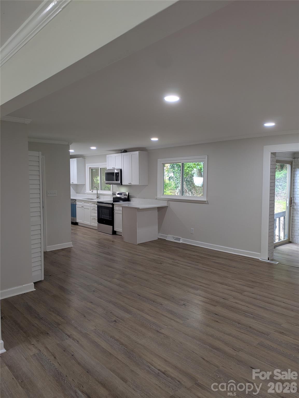 Single Family Residence at 1002 Hemlock Drive, Shelby, photo 10 of 42