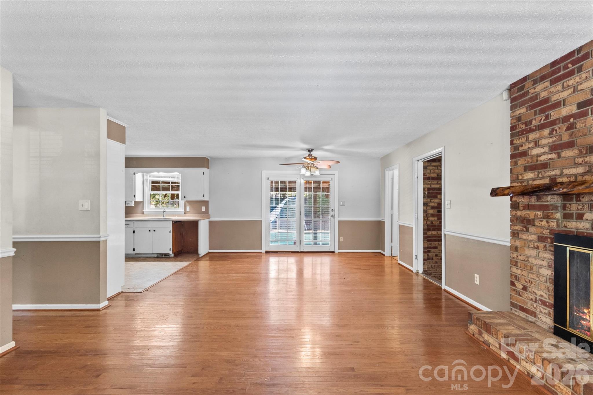 Single Family Residence at 320 Amhurst Drive, Kings Mountain, photo 4 of 24