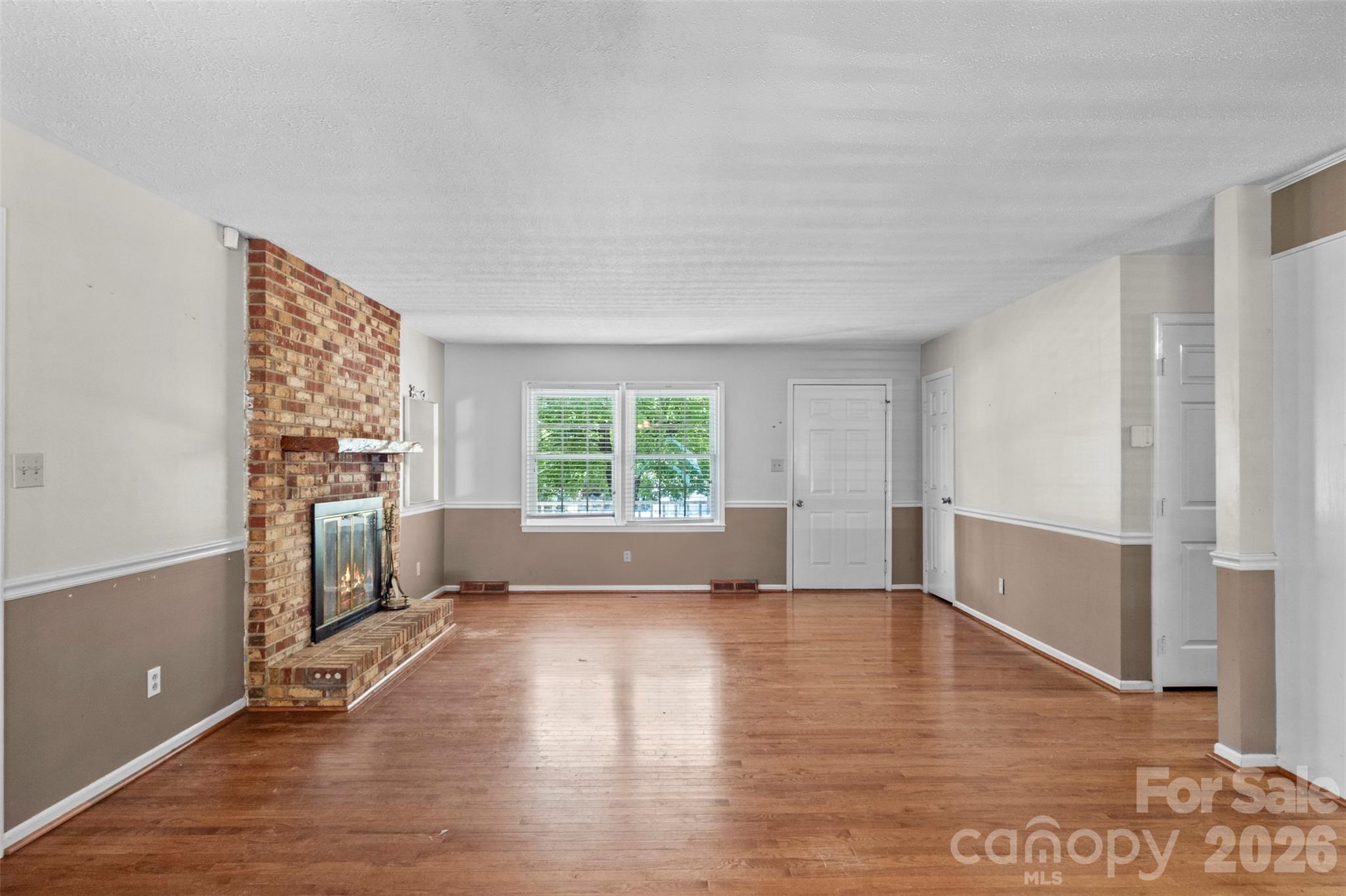 Single Family Residence at 320 Amhurst Drive, Kings Mountain, photo 5 of 24