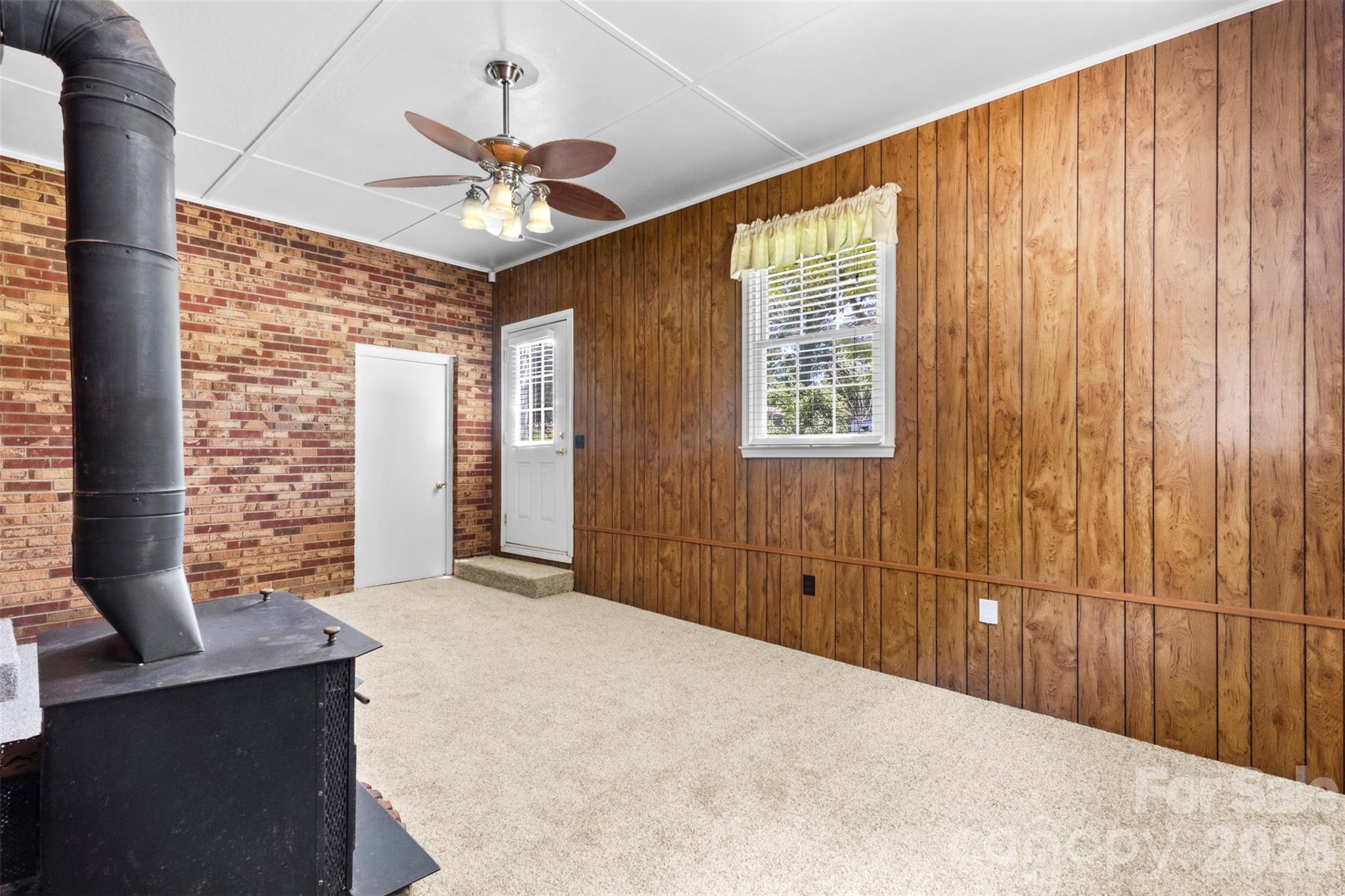 Single Family Residence at 320 Amhurst Drive, Kings Mountain, photo 9 of 24