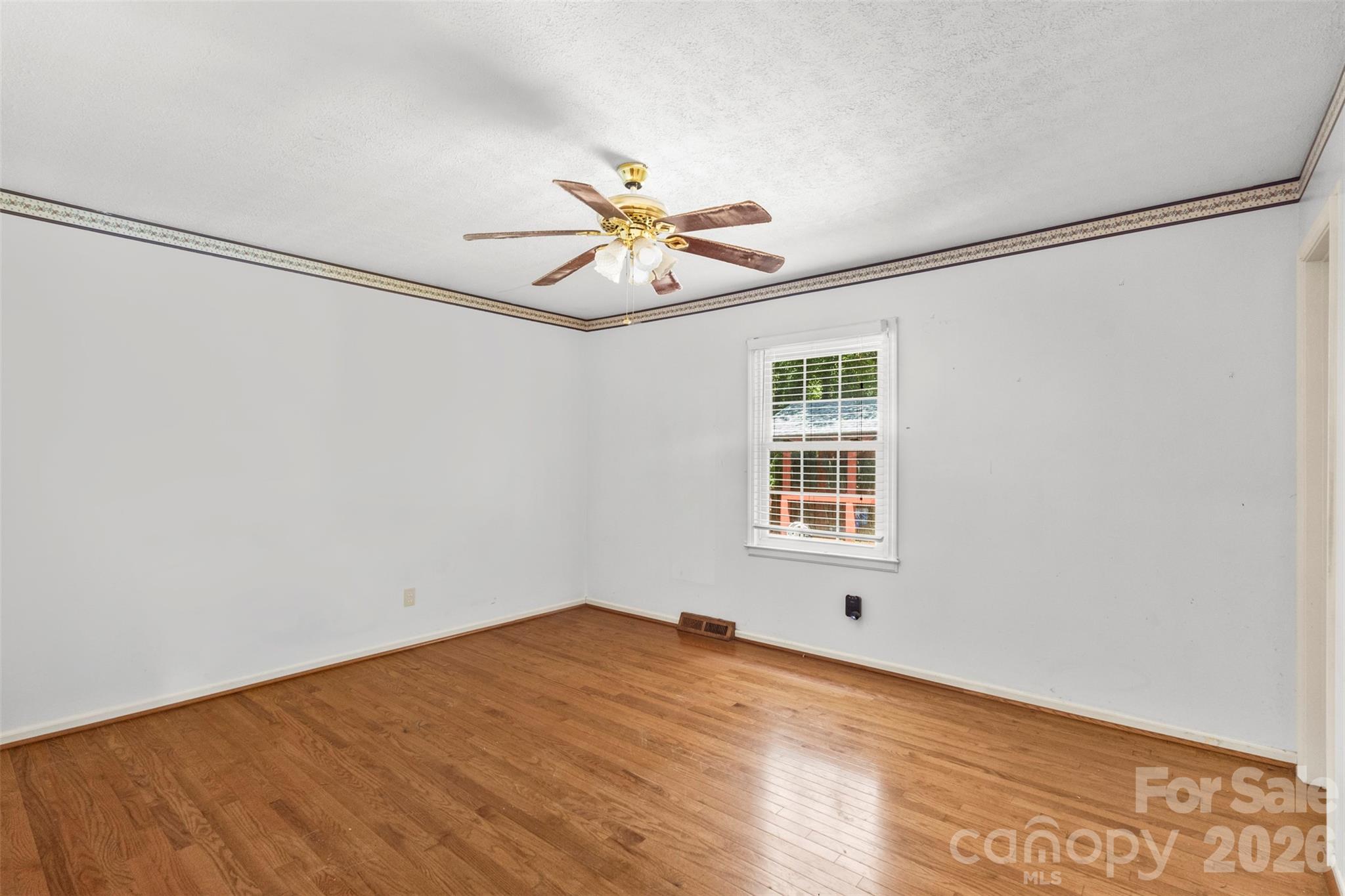 Single Family Residence at 320 Amhurst Drive, Kings Mountain, photo 10 of 24