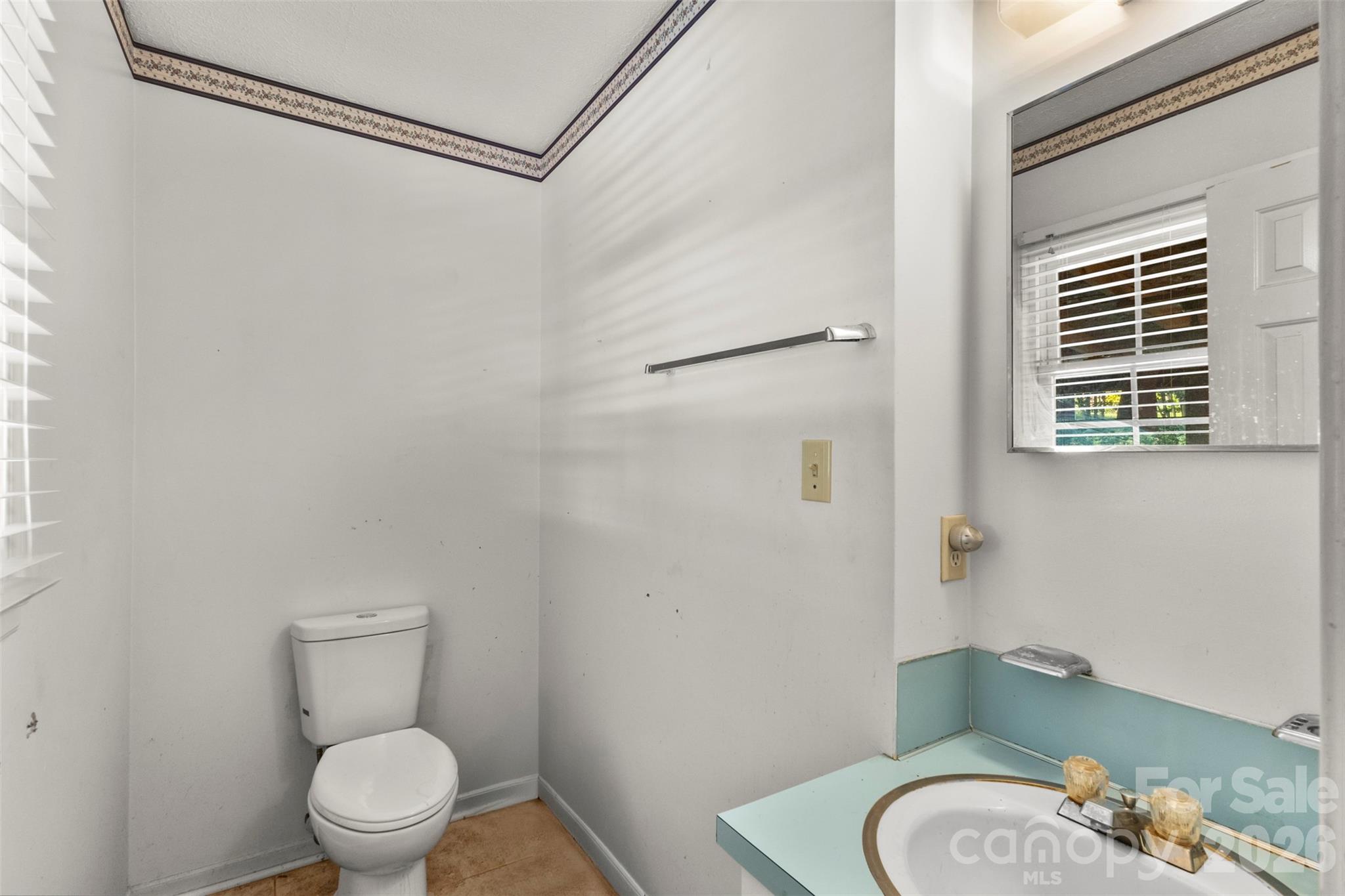 Single Family Residence at 320 Amhurst Drive, Kings Mountain, photo 12 of 24