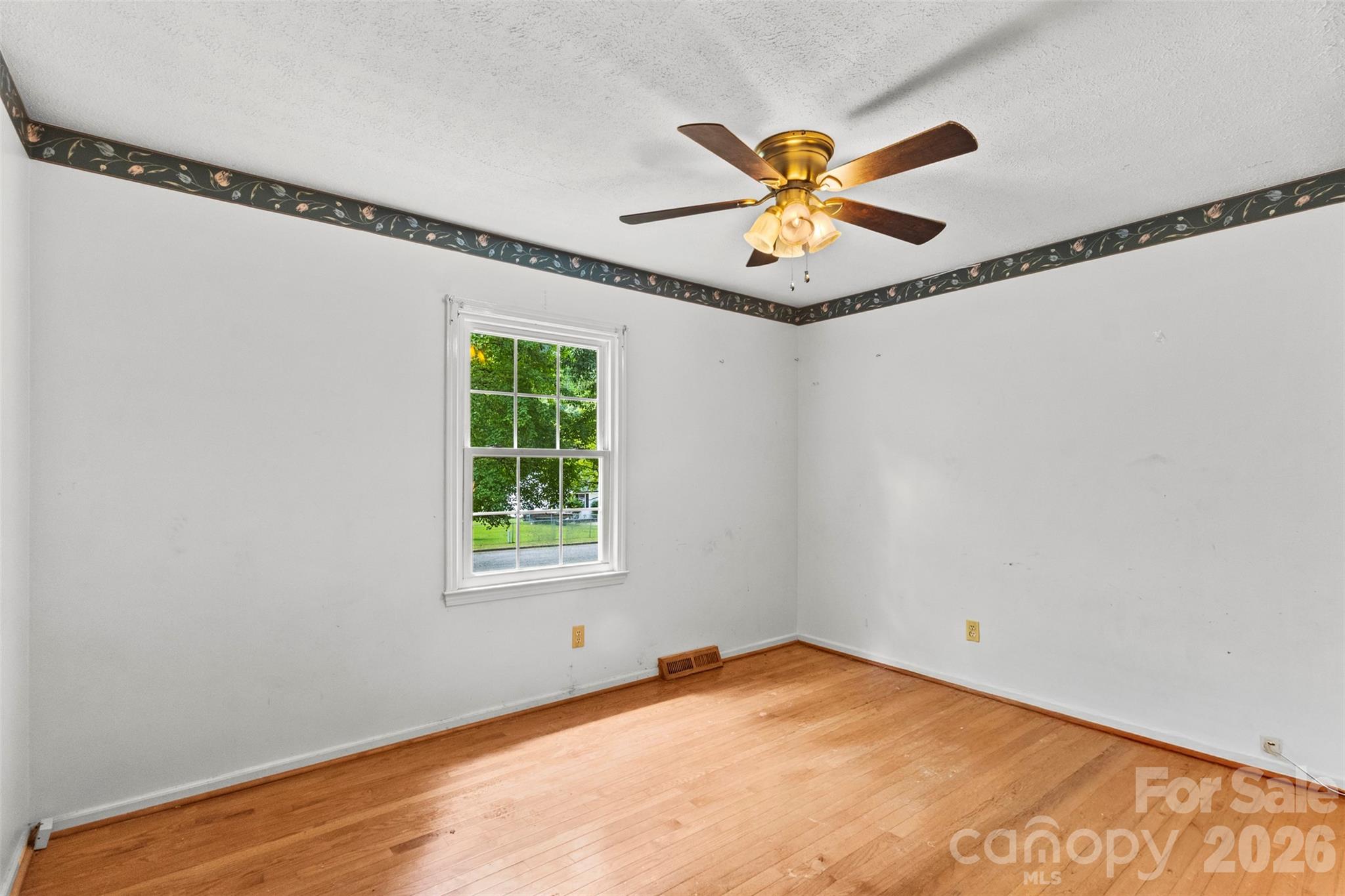 Single Family Residence at 320 Amhurst Drive, Kings Mountain, photo 13 of 24