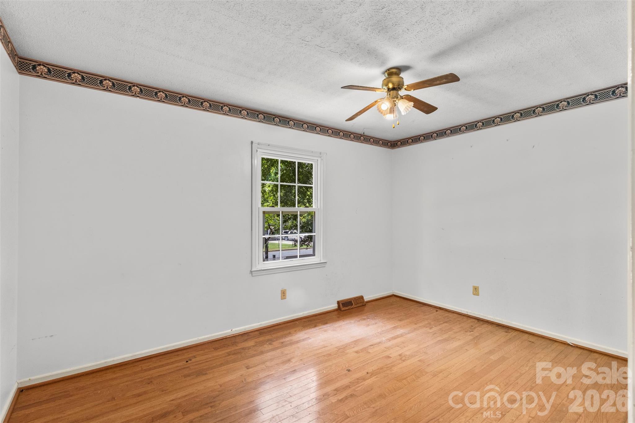 Single Family Residence at 320 Amhurst Drive, Kings Mountain, photo 15 of 24