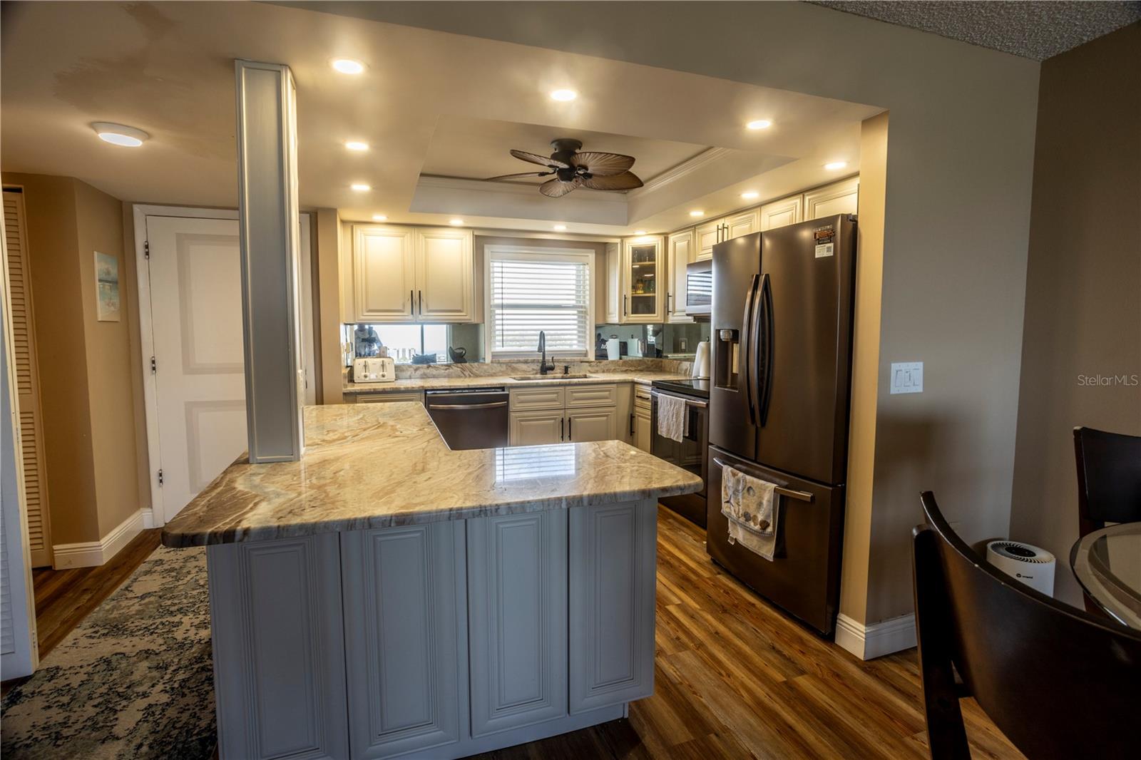 Condominium at 4525 COVE CIR #1107, ST PETERSBURG, photo 2 of 36