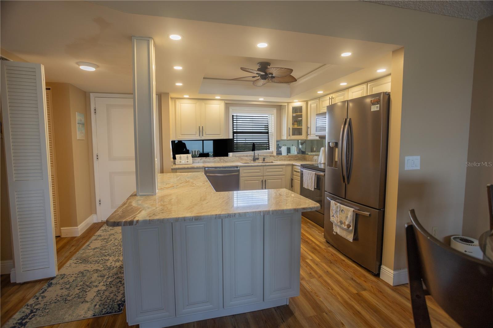 Condominium at 4525 COVE CIR #1107, ST PETERSBURG, photo 3 of 36