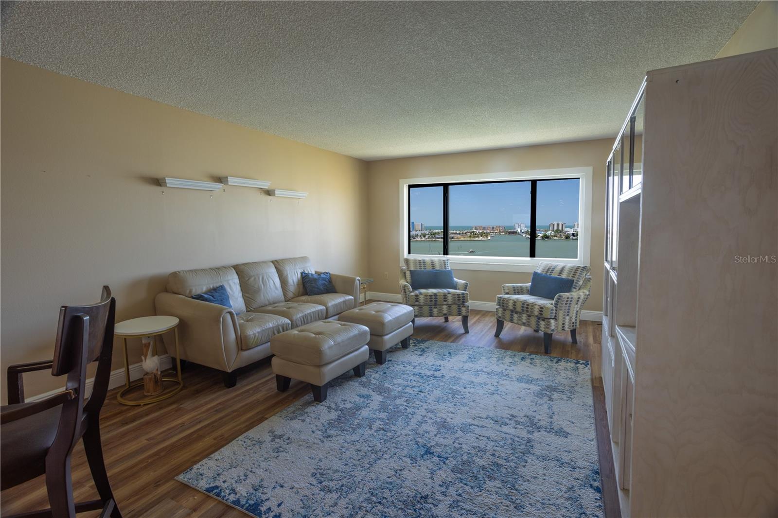 Condominium at 4525 COVE CIR #1107, ST PETERSBURG, photo 6 of 36