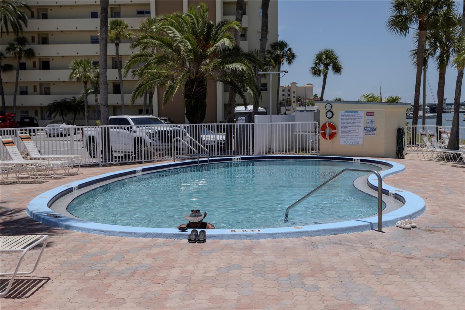 Condominium at 4525 COVE CIR #1107, ST PETERSBURG, photo 14 of 36
