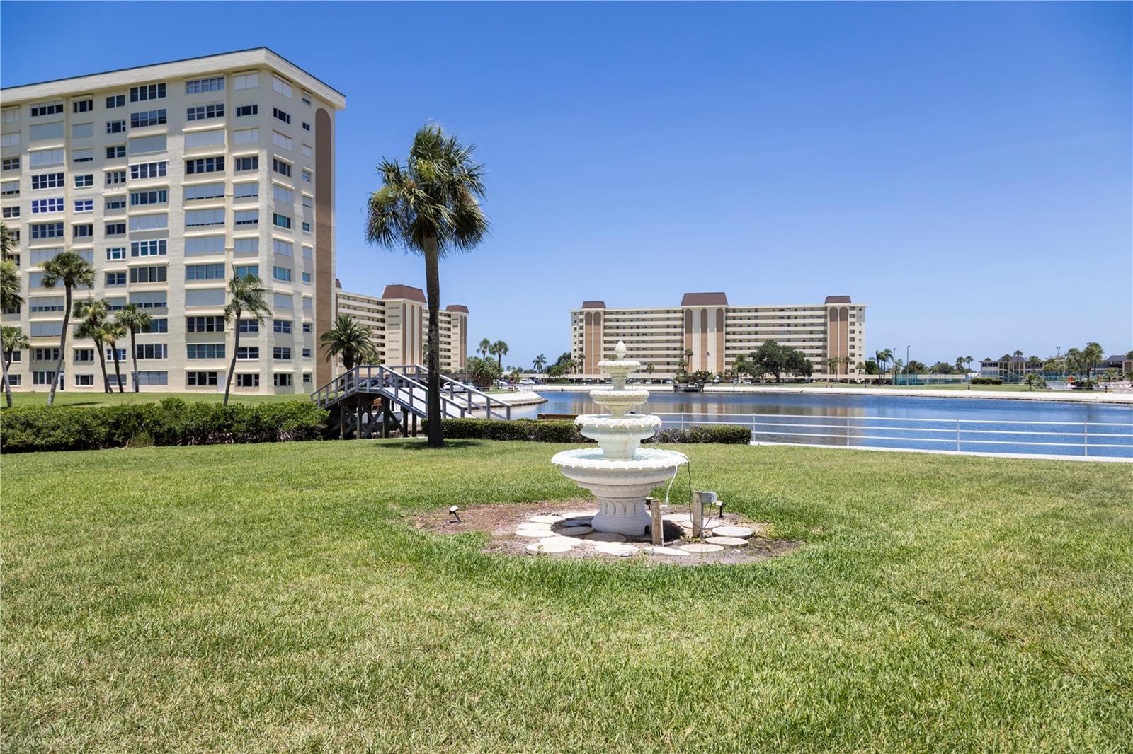 Condominium at 4525 COVE CIR #1107, ST PETERSBURG, photo 23 of 36